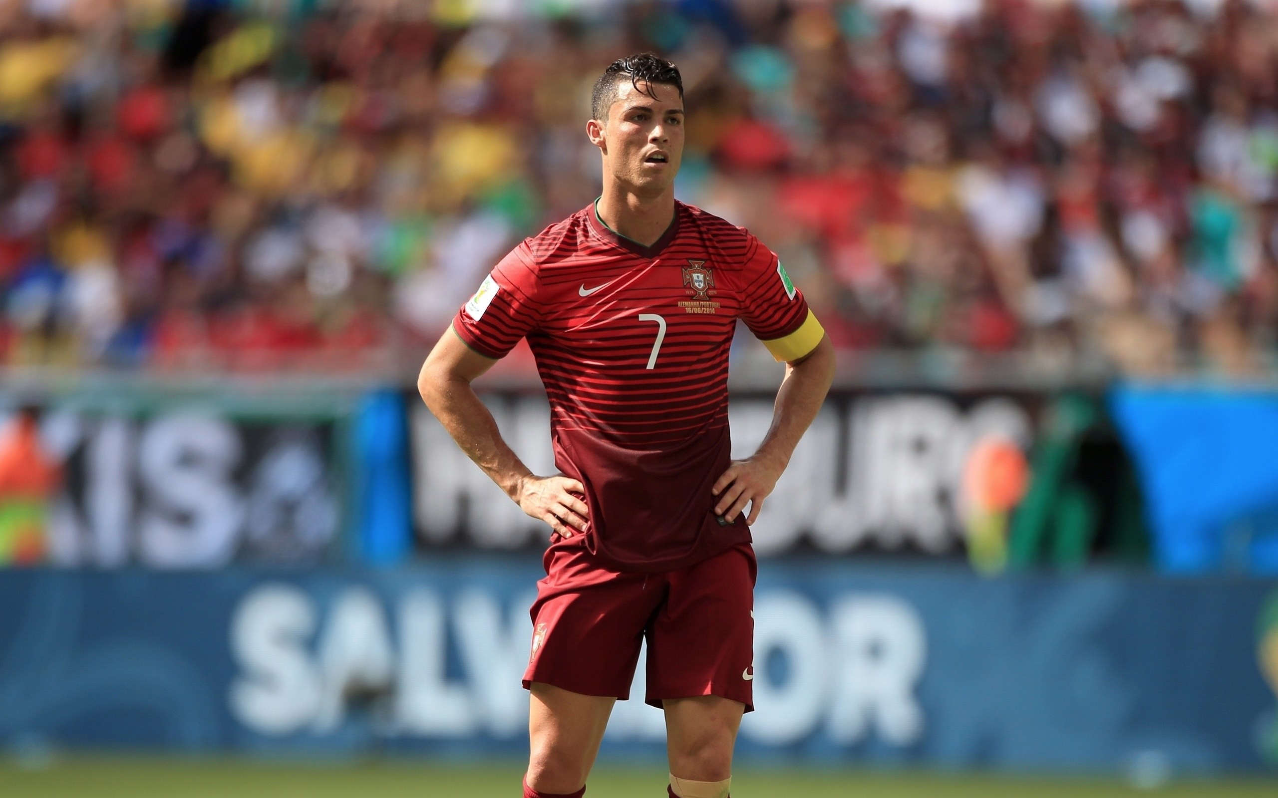 2560x1600 Cristiano Ronaldo #7 Striker Wallpaper Download Free HD