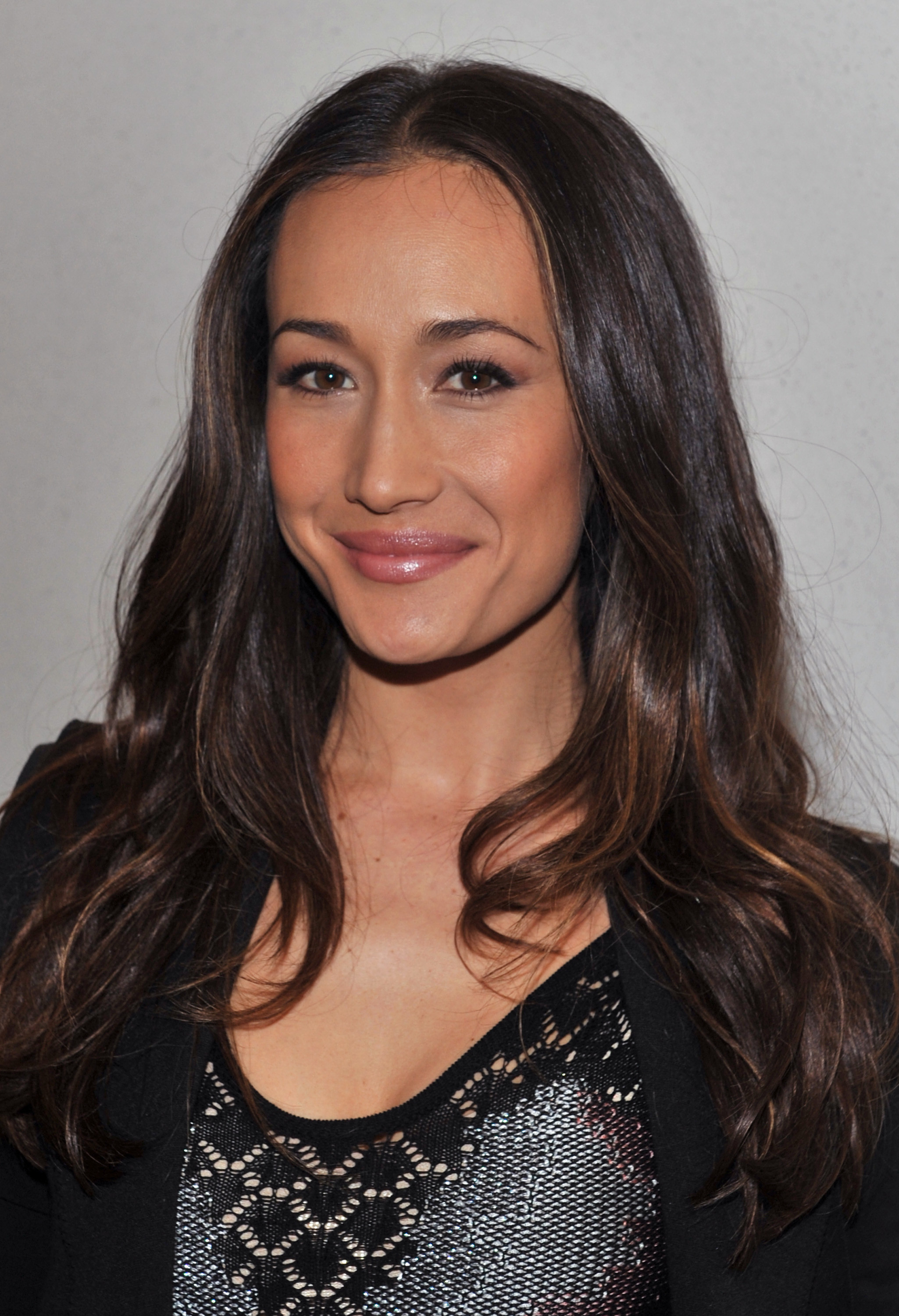 2050x3000 Maggie Q Wallpapers hd