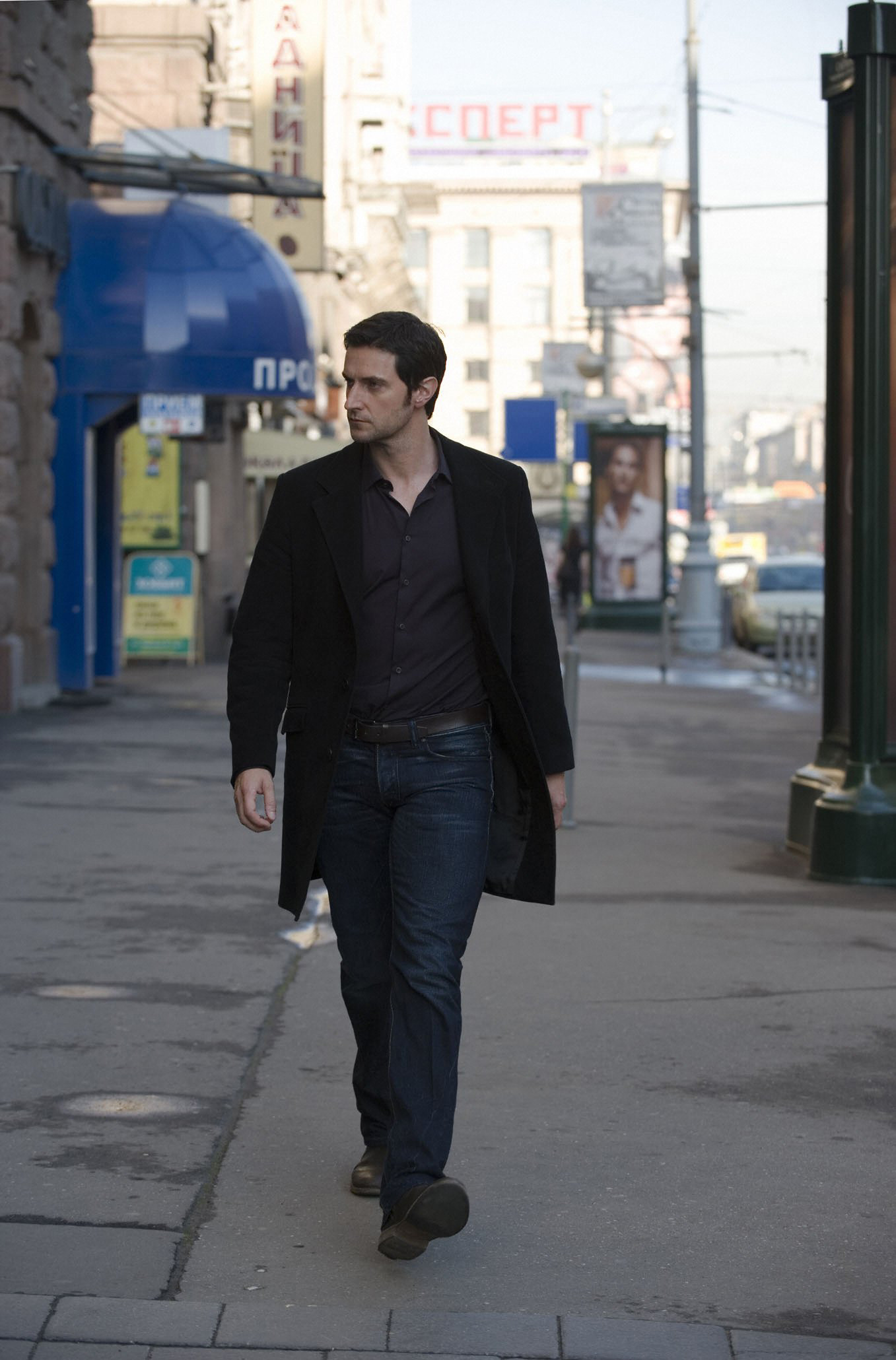 1357x2060 My knowing that the original Richard Armitage image had a Moscow city  background as he walked in character as Lucas North in Spooks (series 7) ...