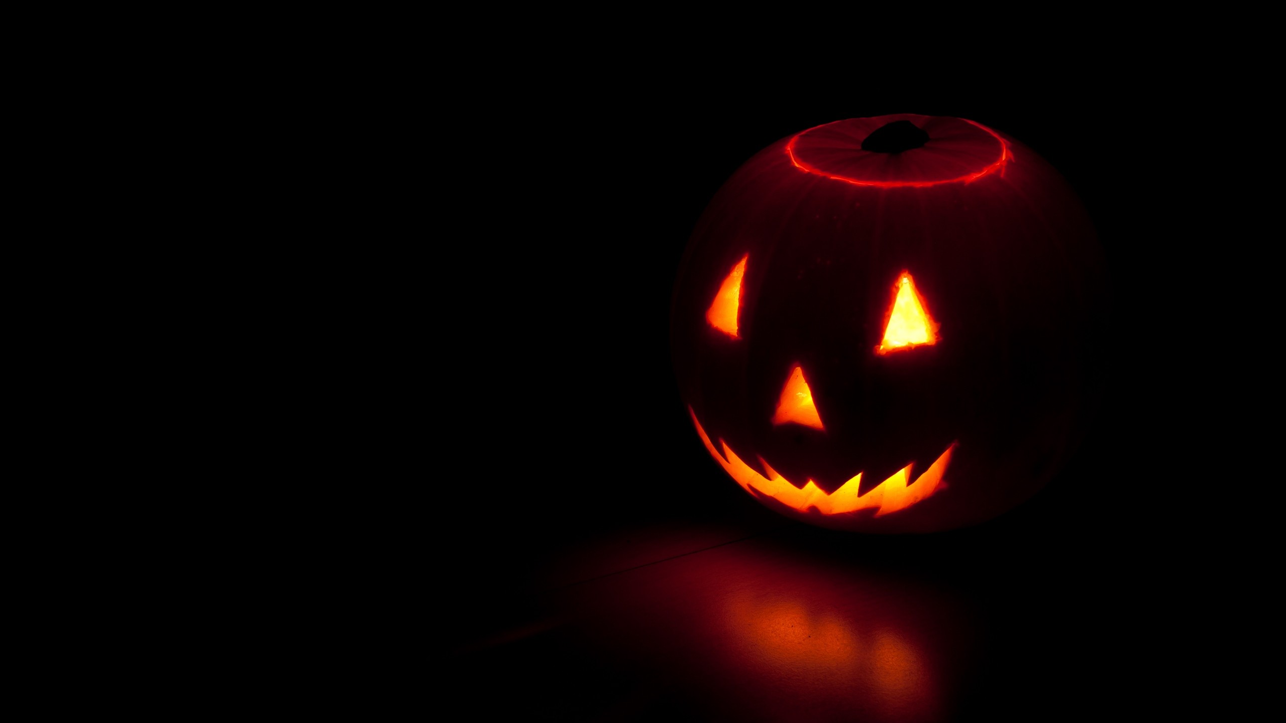 2560x1440  Wallpaper halloween, pumpkin, dark, autumn