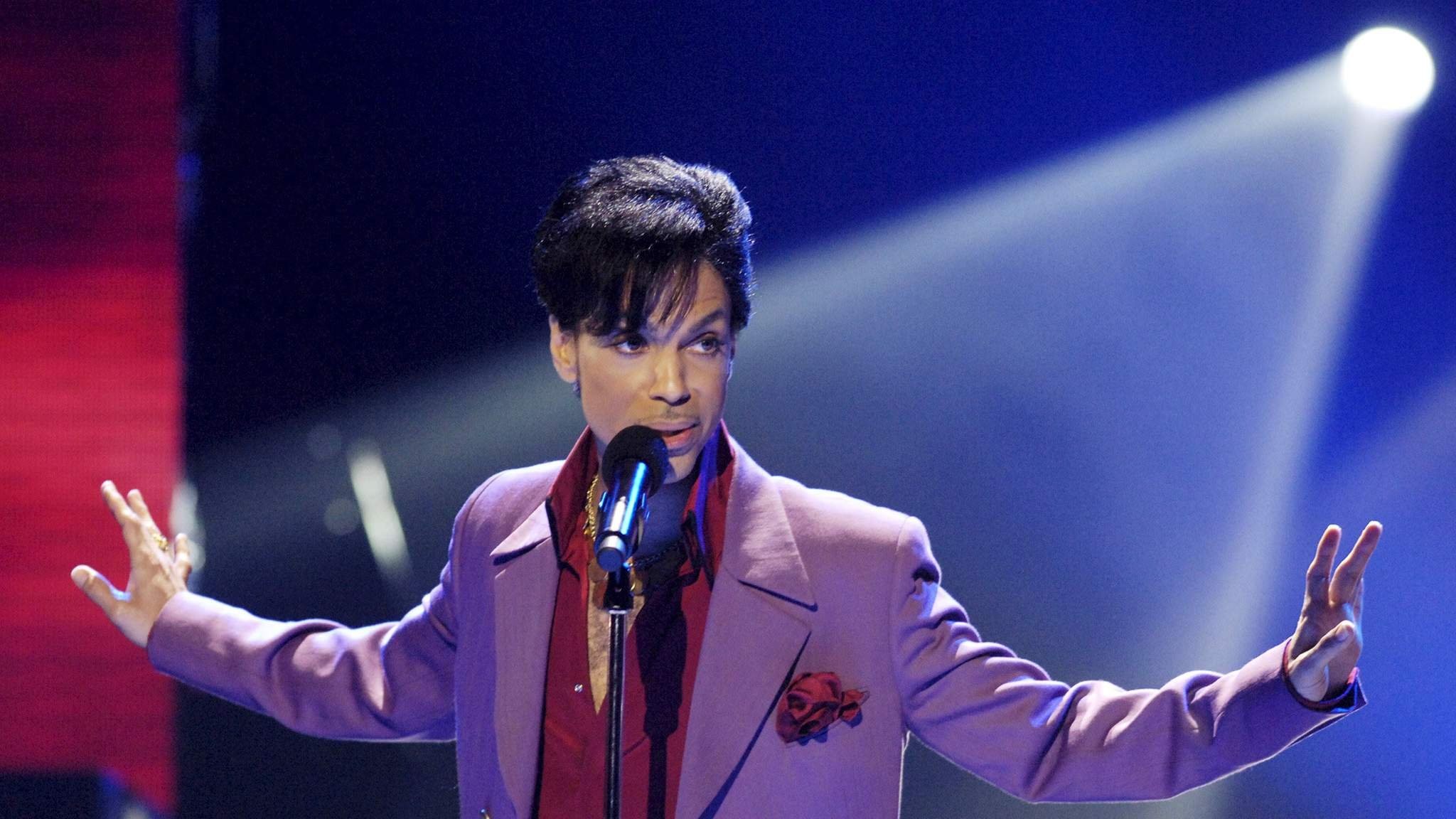 2048x1152 Unreleased Prince songs worth millions taken from home