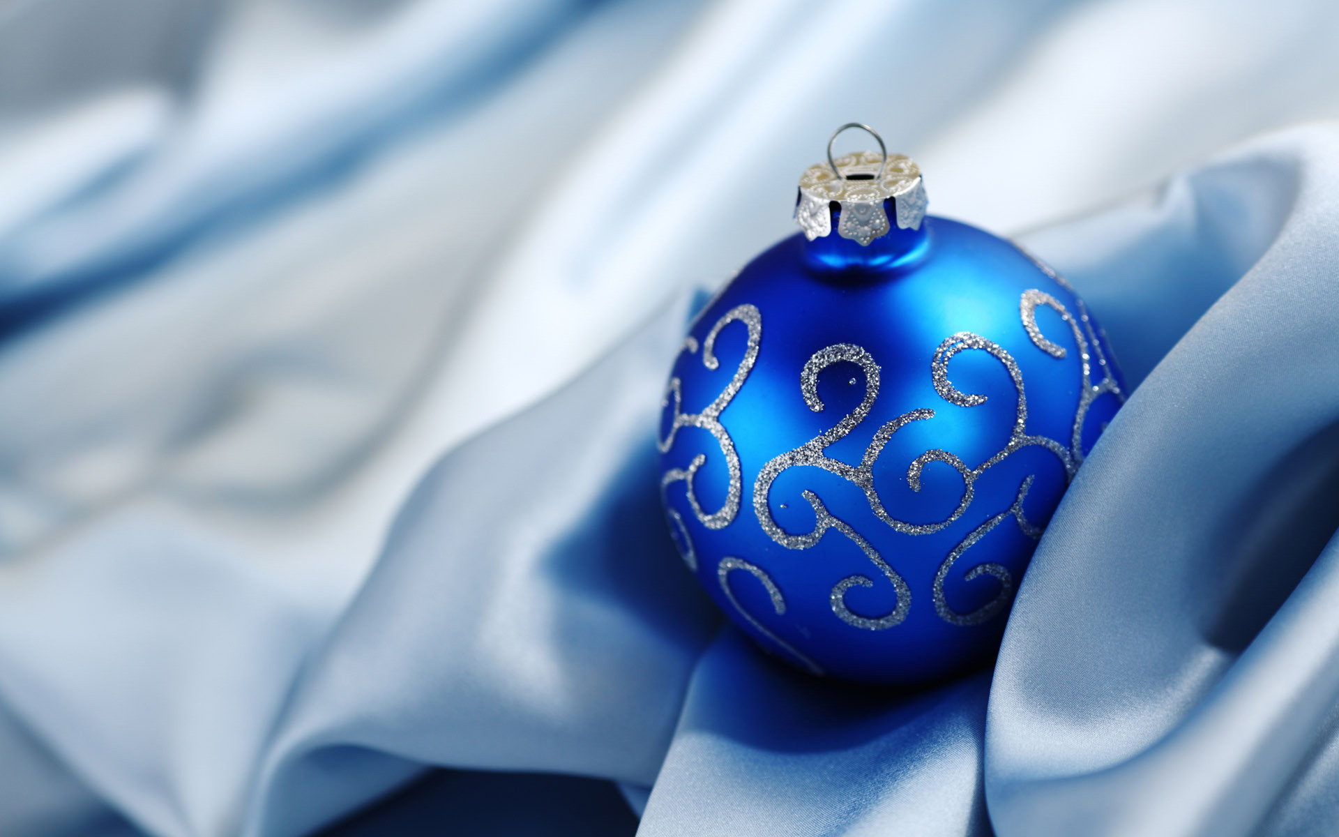 1920x1200 Blue Christmas Ornament Wallpaper