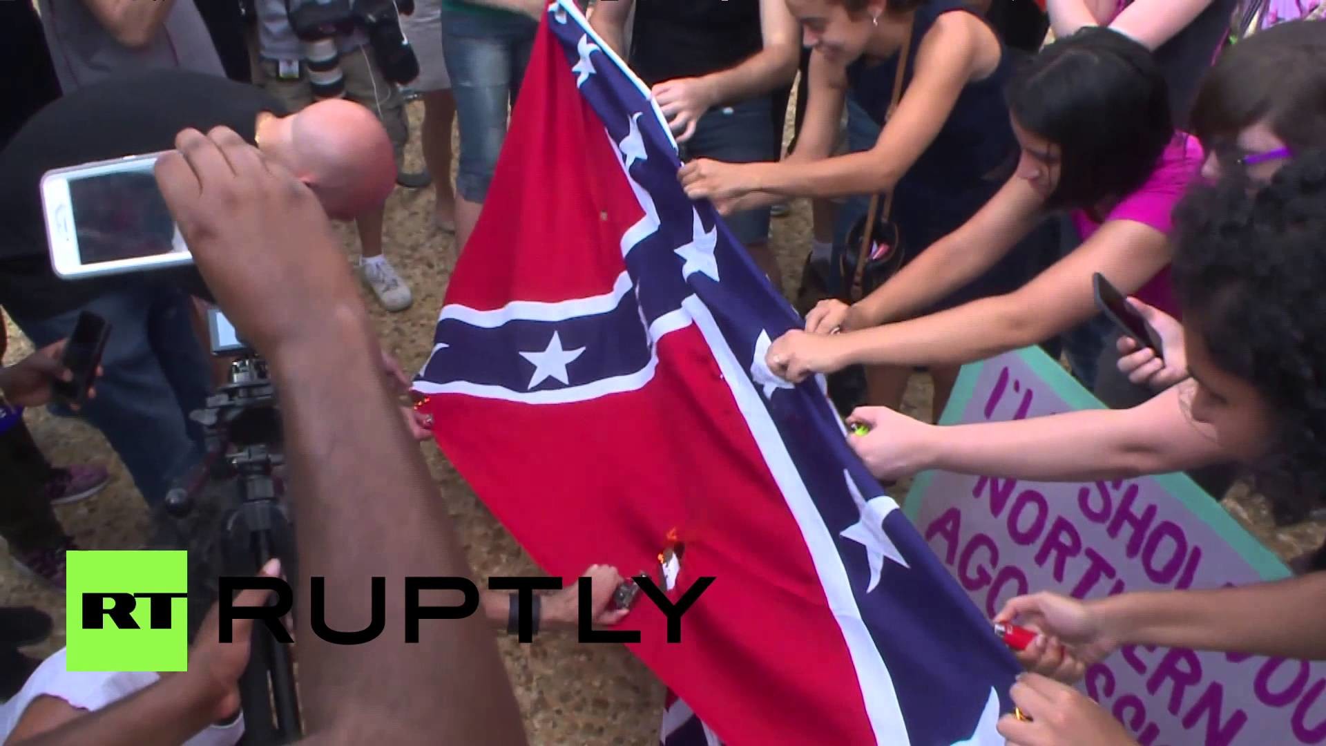 1920x1080 USA: Confederate flag rally met by counter-protesters burning flag