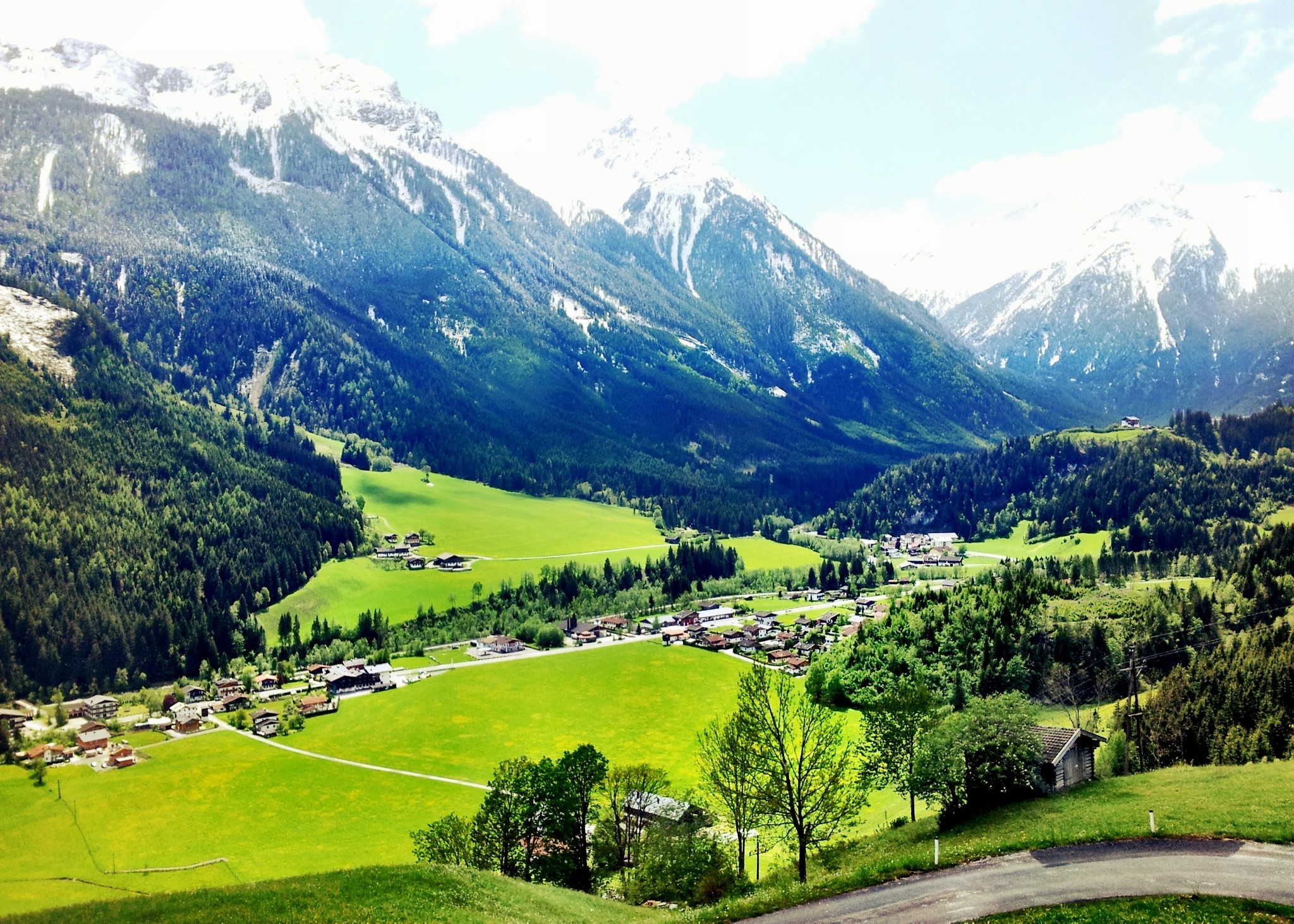 2048x1463 Alpine meadows in the resort of Zell am See, Austria