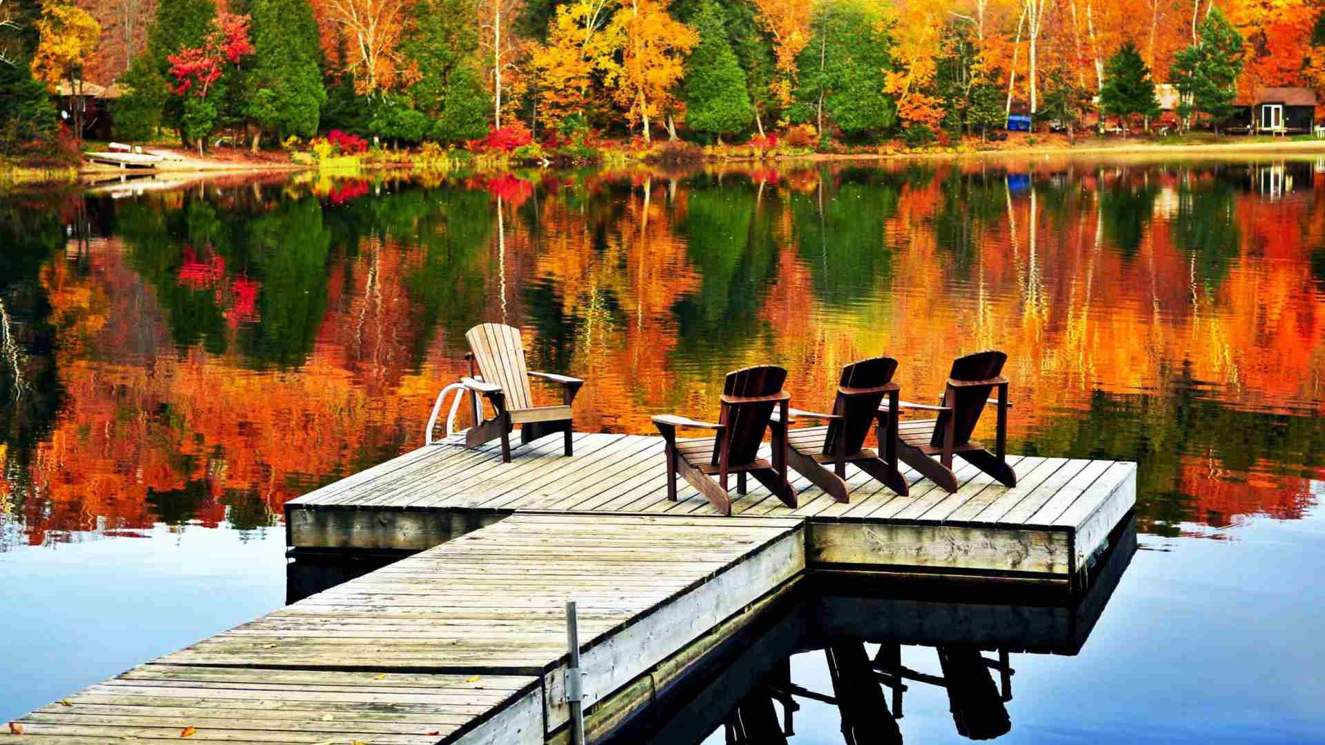 1920x1080 A pier on a lake in Autumn