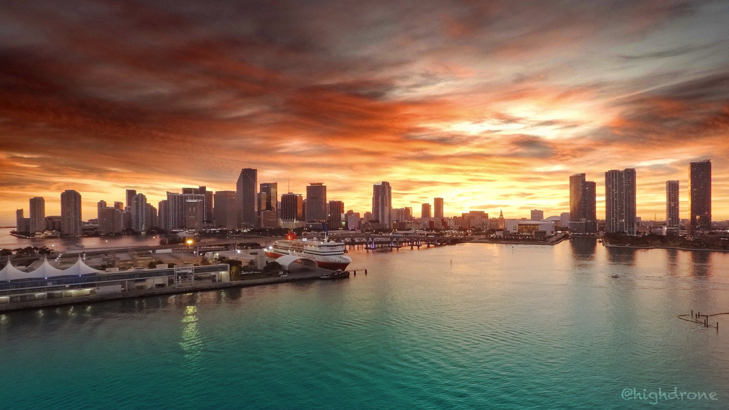 2560x1440 Downtown Miami Sunset w/ a Drone IG @highdrone