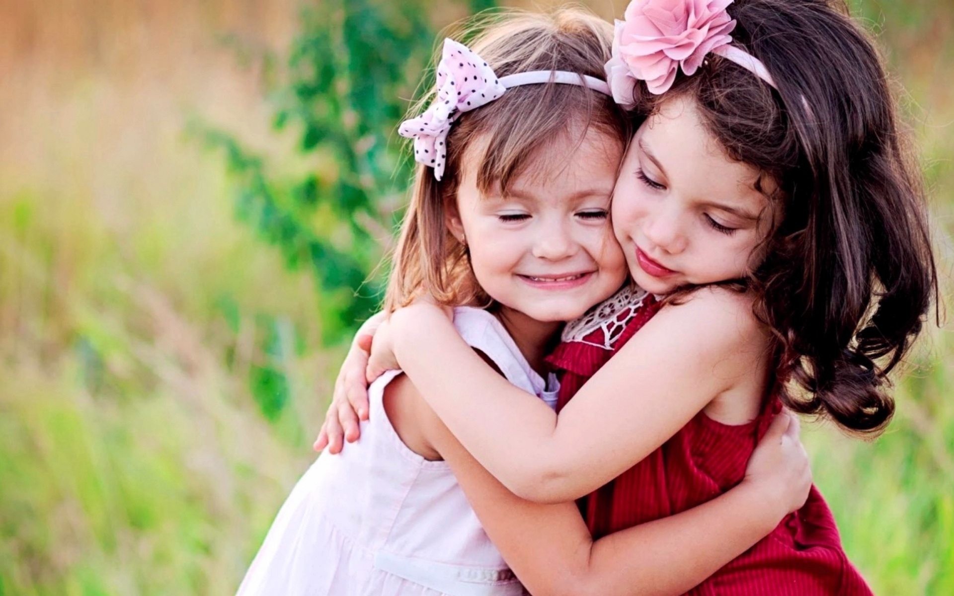 1920x1200 Small-cute-baby-girls-hug-and-love-hd-. beautiful wallpapers of baby