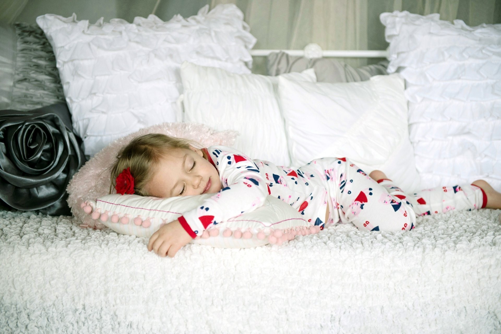 1920x1280 mood children kids girl sleeping sleeping sports relaxation bed pillow  rosette background girl child background wallpaper