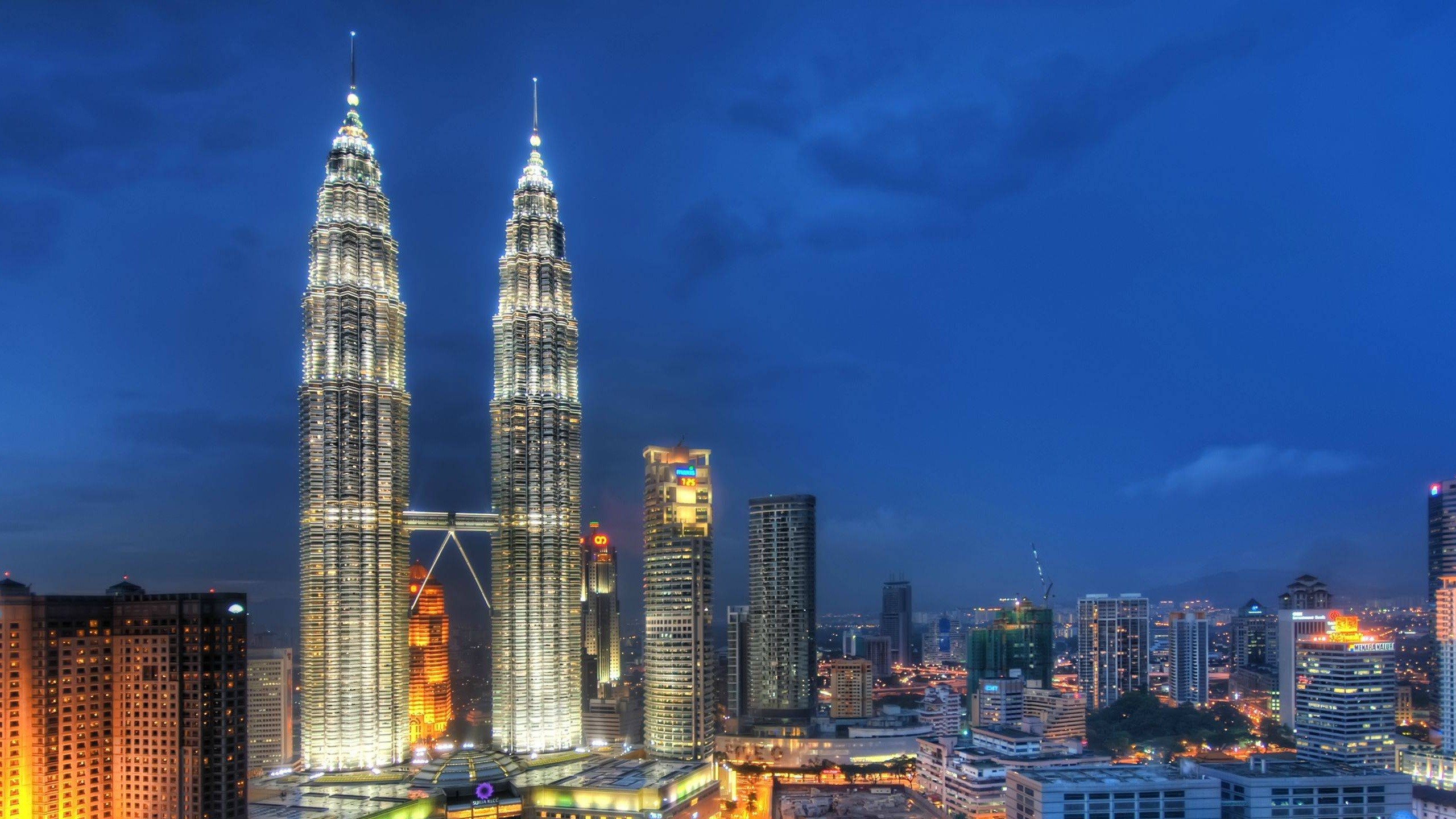 2560x1440 Sky Touching Petronas Towers Wallpaper
