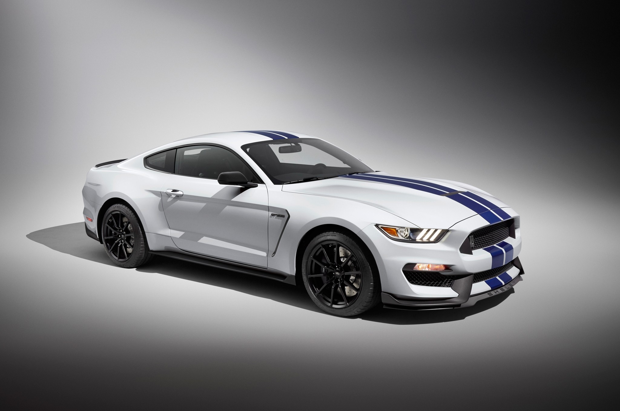 2048x1360 Ford Mustang Shelby GT350 2016 Wallpapers HD