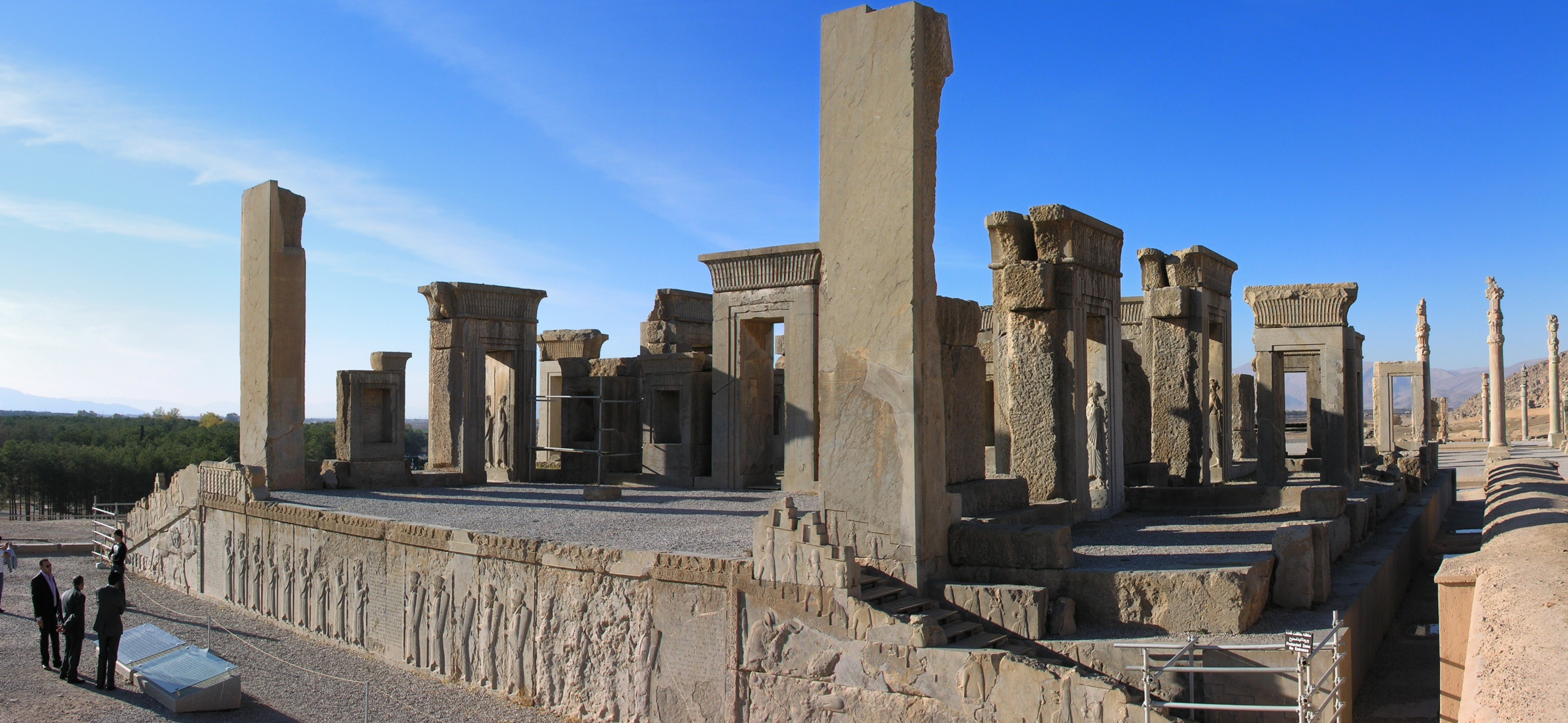 3727x1719 Photo/Ruins of the Tachara at Persepolis