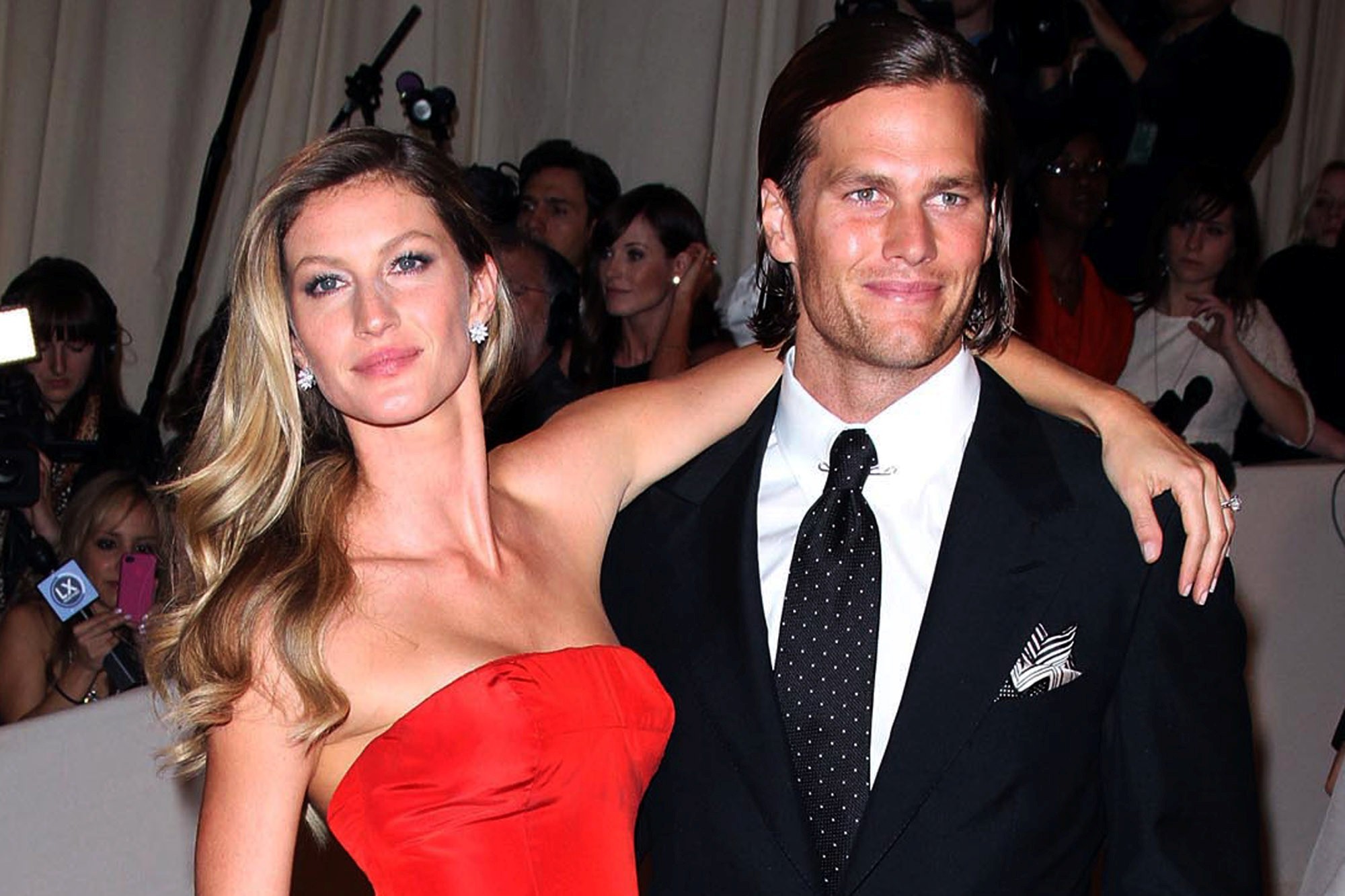 2000x1333 American Football Quarterback Tom Brady With Wife Gisele Bundchen HD  Wallpapers