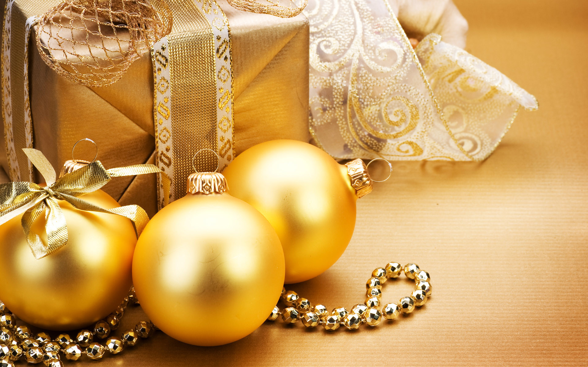 1920x1200 golden_christmas_balls_and_gifts_001011 Â· Golden Christmas