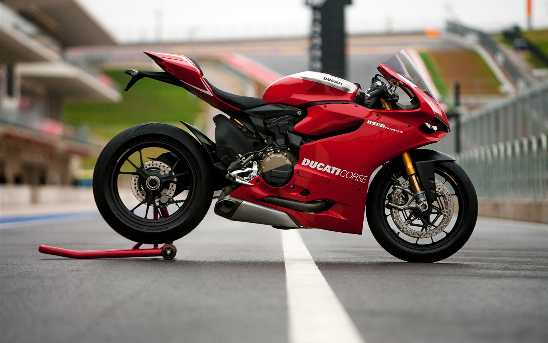 1920x1200 Ducati Superbike 1199 Panigale R 2013