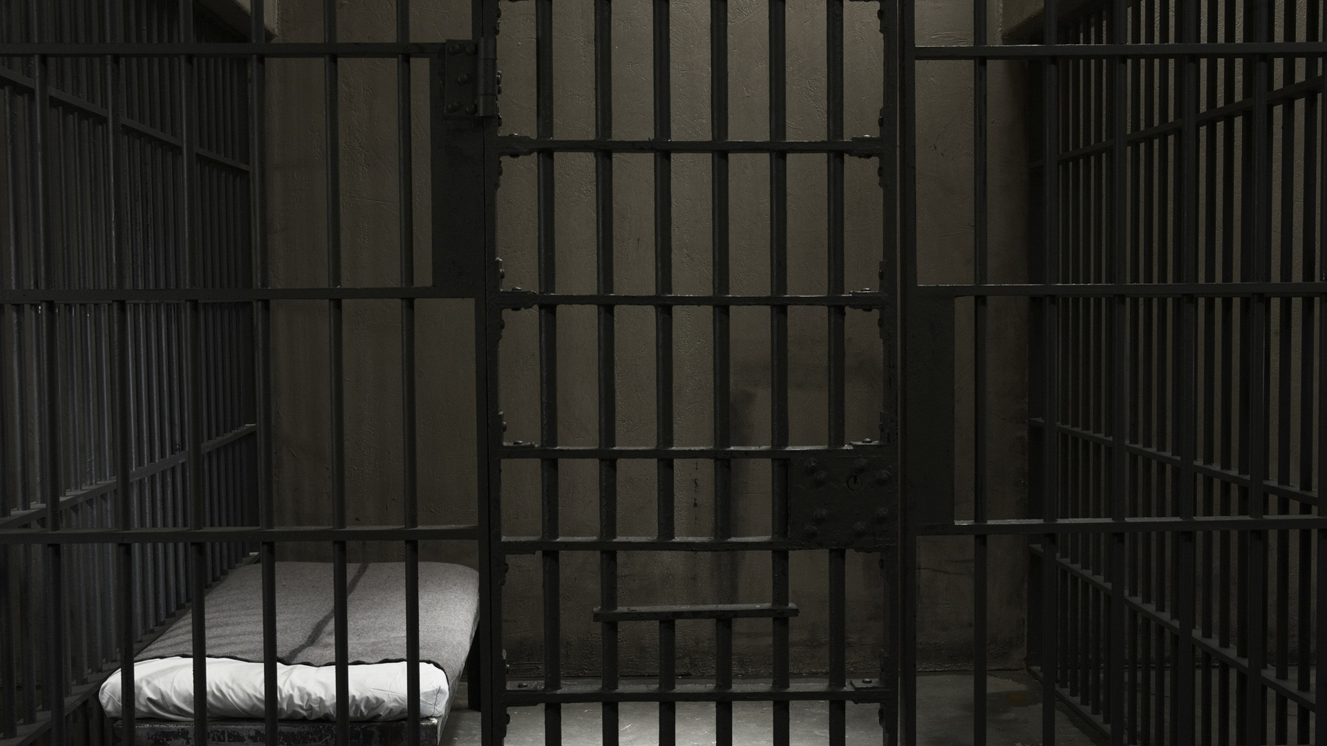 1920x1080 My husband went to jail — and I still didn't divorce him