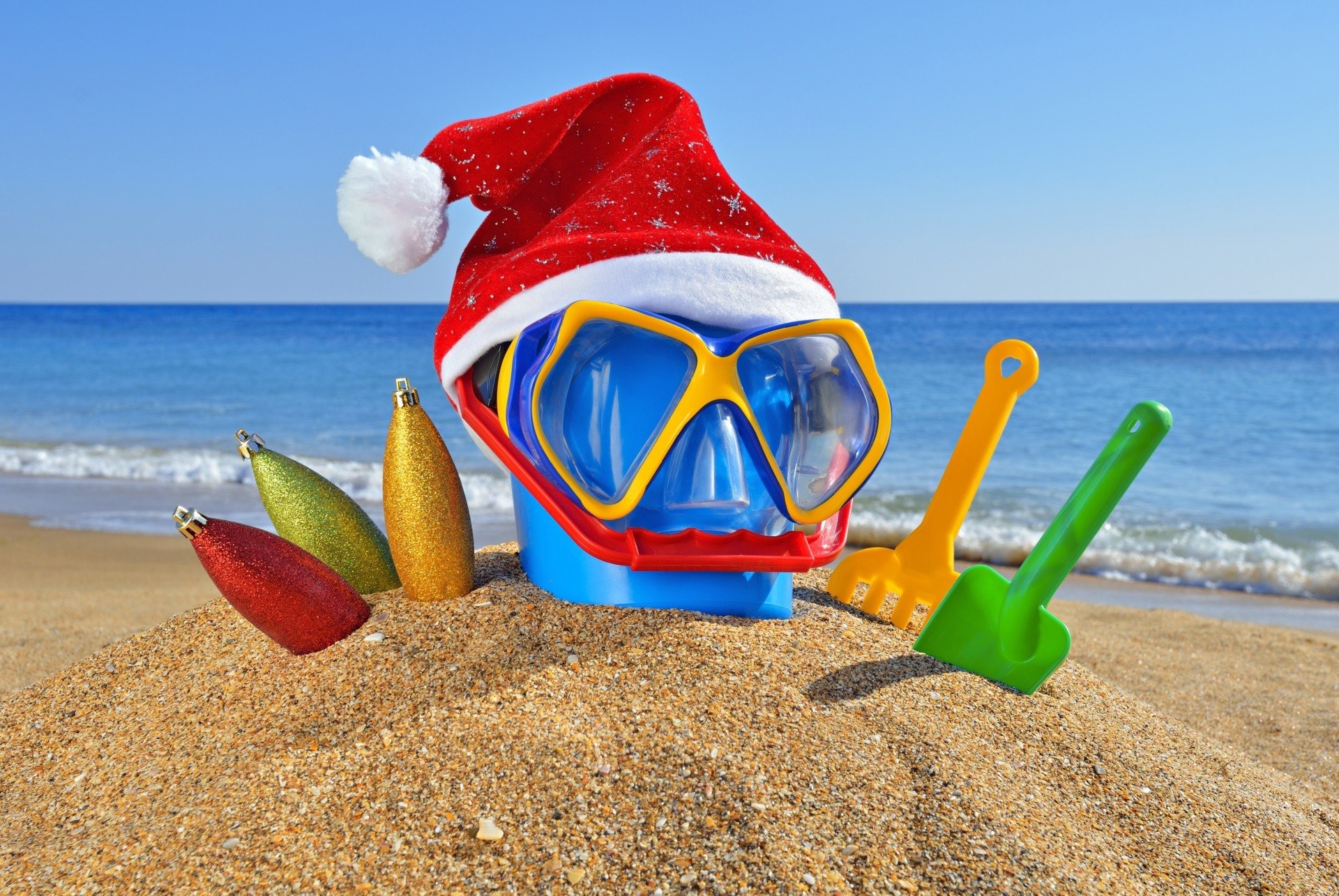 1920x1285 sand rakes christmas hat new year beach christmas glass sea ocean summer  toys hat sea sunglasses
