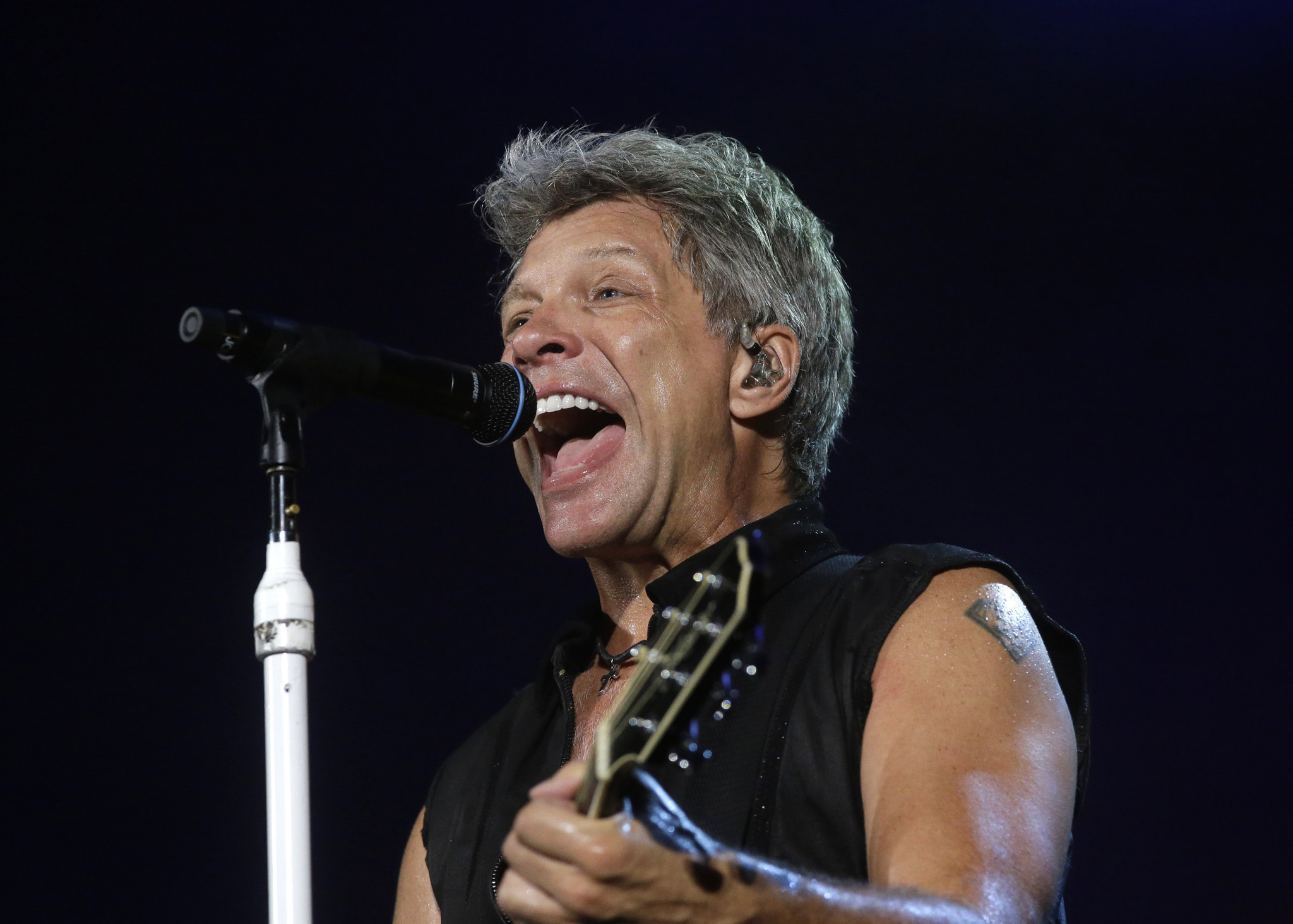 2048x1463 Jon Bon Jovi surprises cancer-stricken fan in New Jersey with guitar, kiss  - The Morning Call