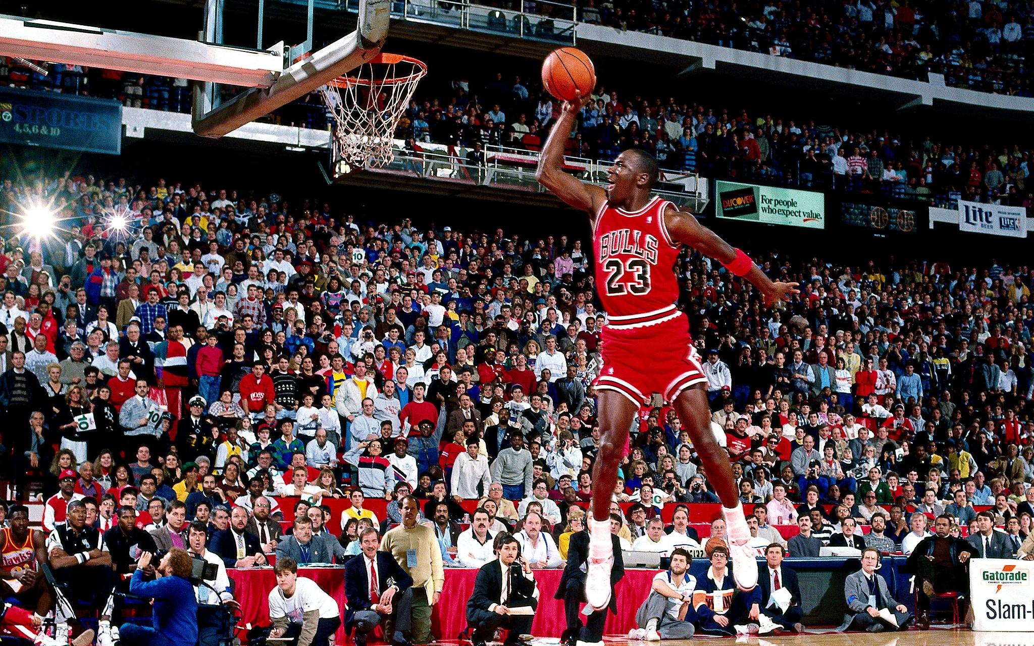 2048x1280 Michael Jordan Slam Dunk HD Wallpapers #406
