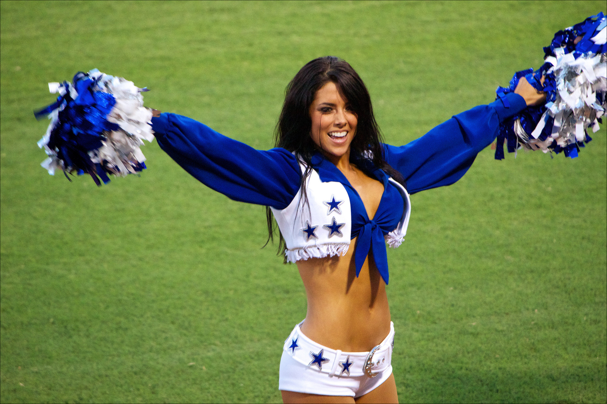 2000x1333 File:Dallas Cowboys Cheerleaders - IV.jpg - Wikimedia Commons