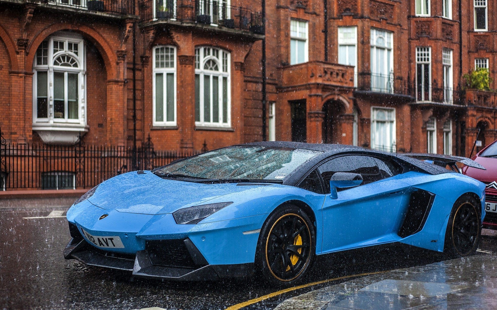 2048x1280 Aventador Lamborghini Blue Car in Rain HD Luxury Wallpaper