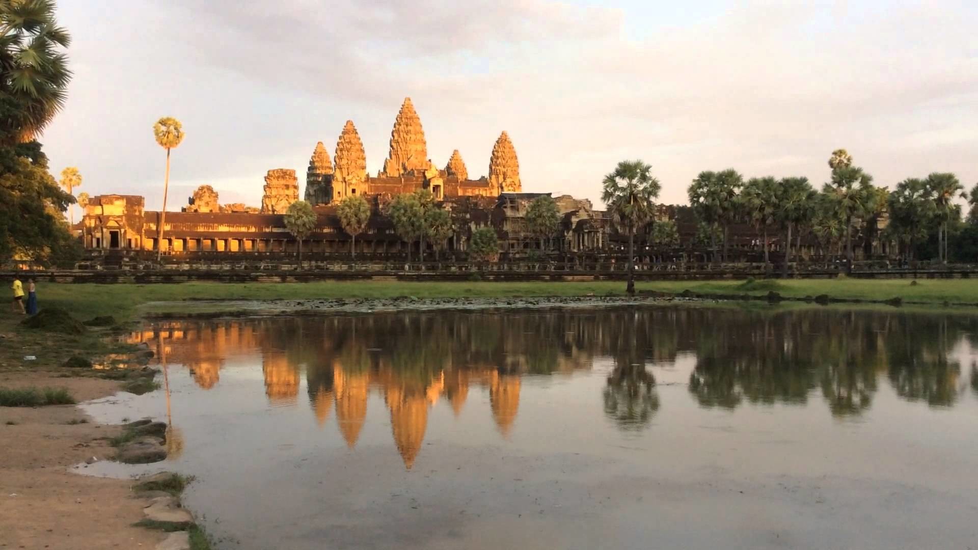 1920x1080 Angkor wat temple at Sunset time - Gold color of Angkor wat temple at  inflection point.