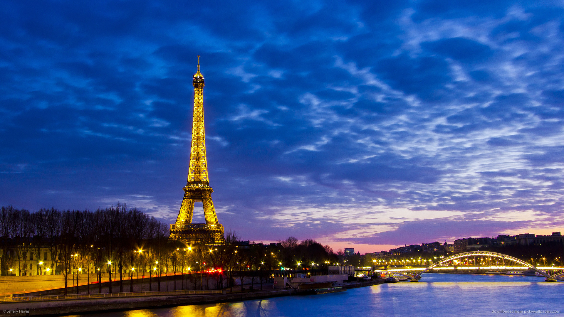 1920x1080 HD Paris Eiffel Tower in the Evening wallpaper