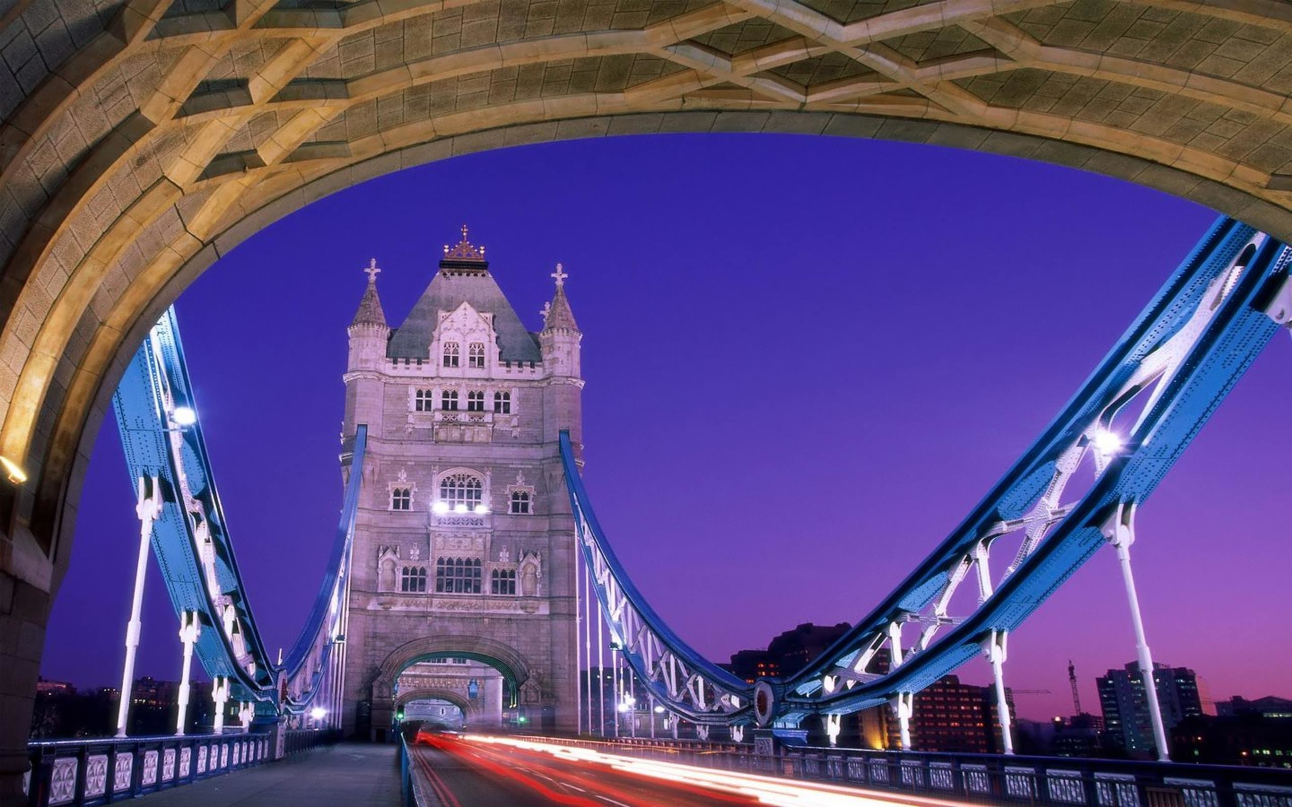 2560x1600 Inside London Bridge Wallpaper HD