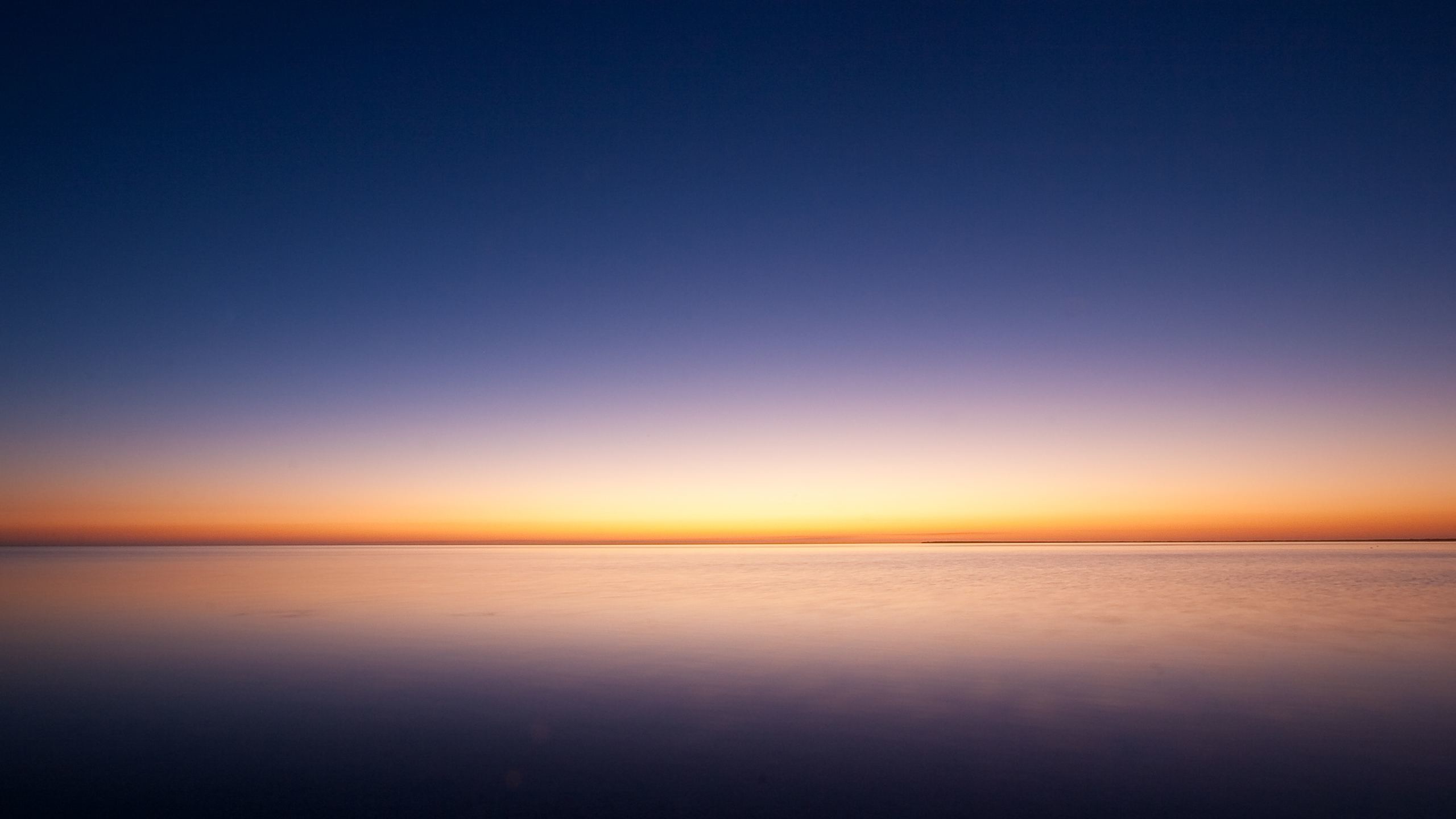 2560x1440 sunrise-ocean-minimalism-simple-background-b4.jpg