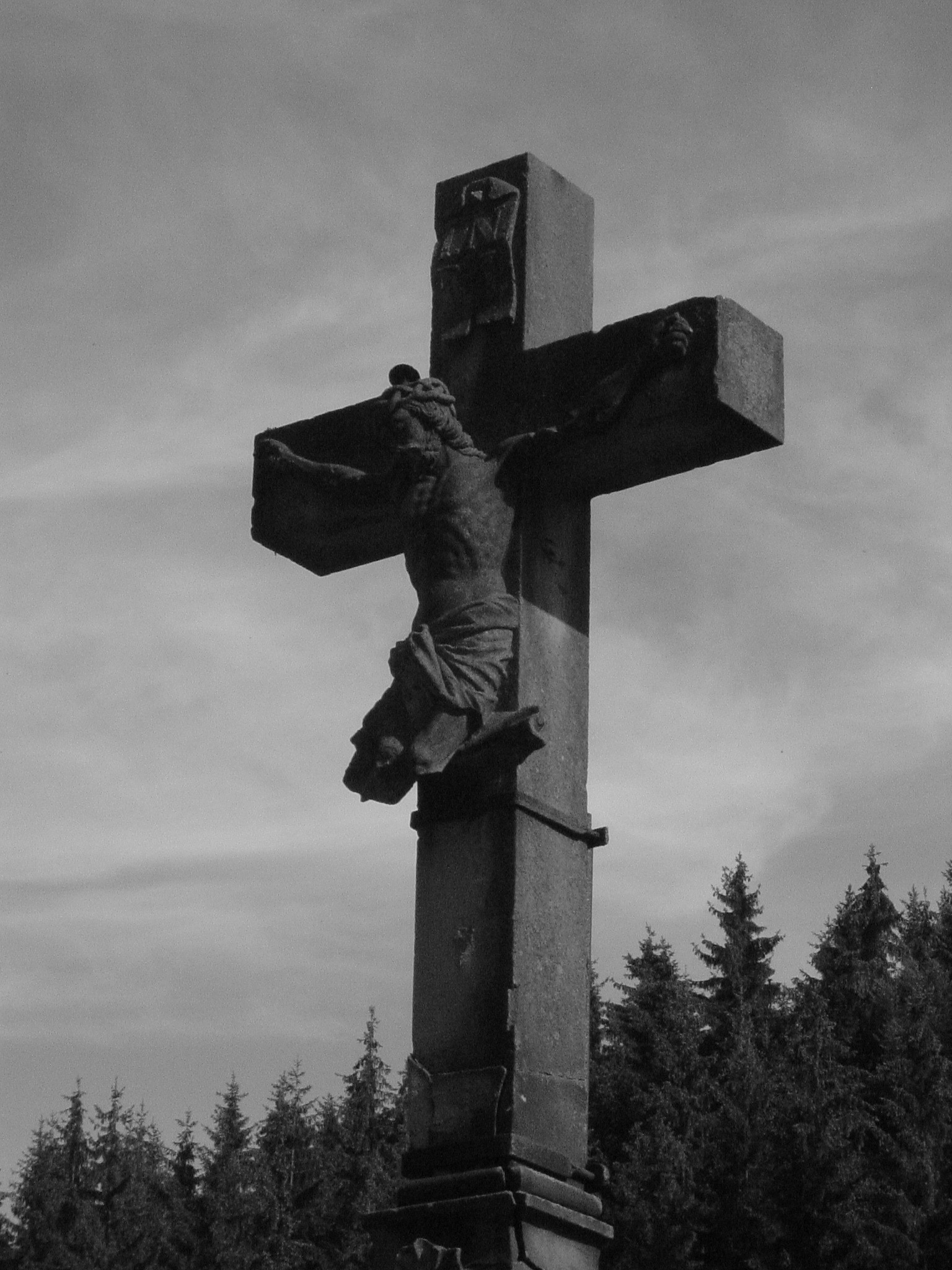1536x2048 crucifix statue