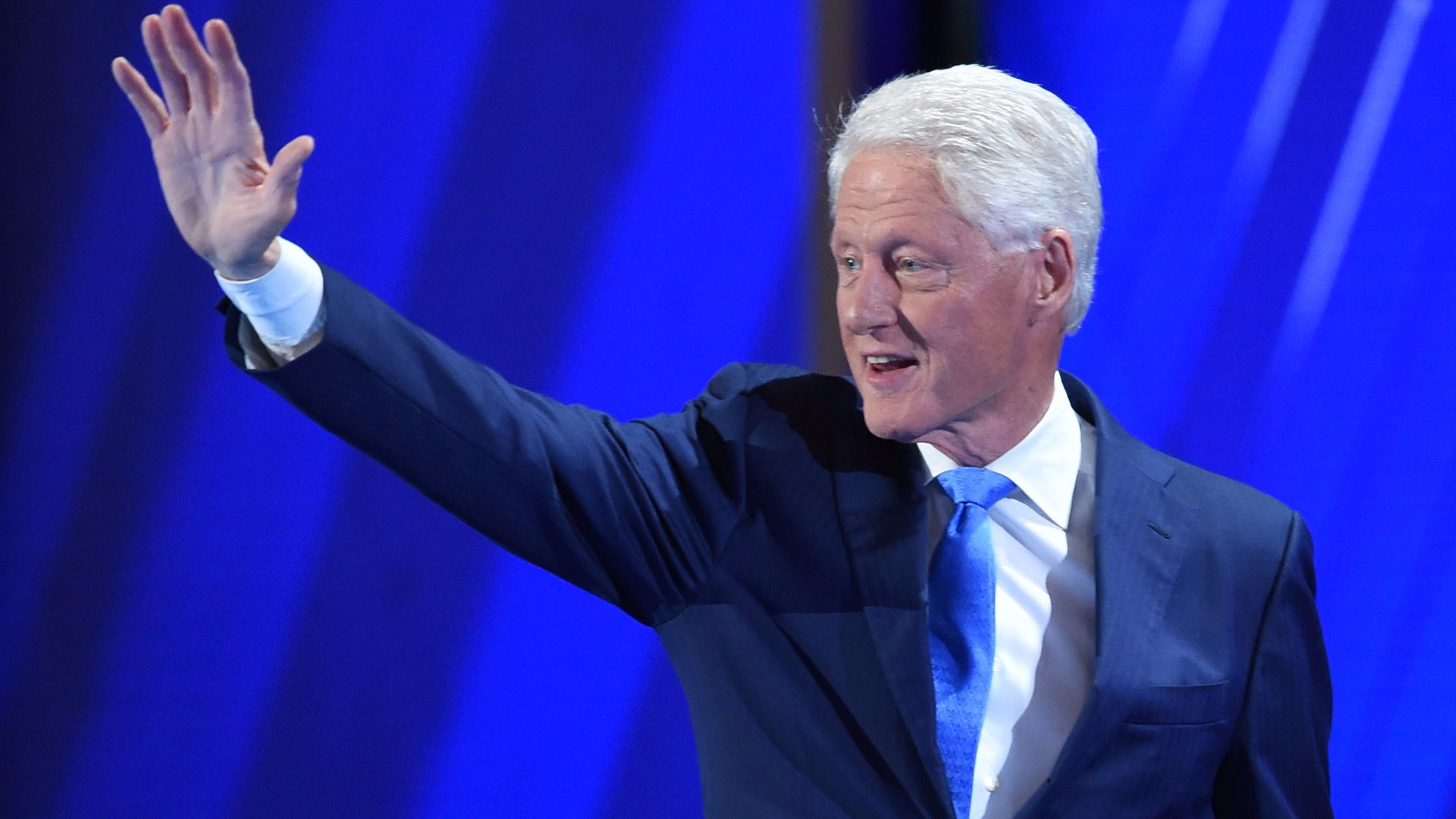 2048x1152 Bill Clinton goes true blue — with some subtle details — for his Democratic  convention speech - LA Times