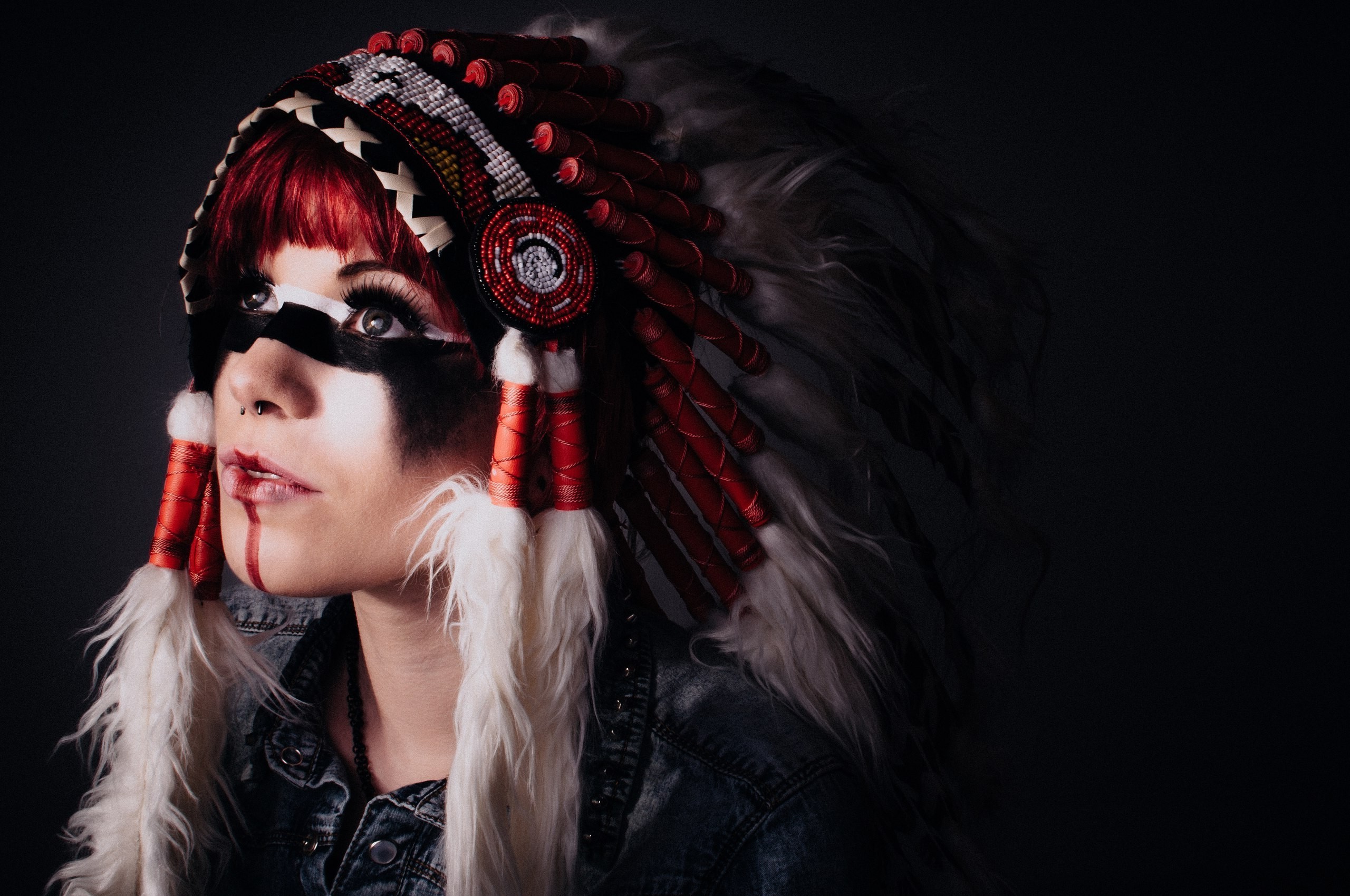 2560x1700 women costumes native american clothing headdress wallpaper and background