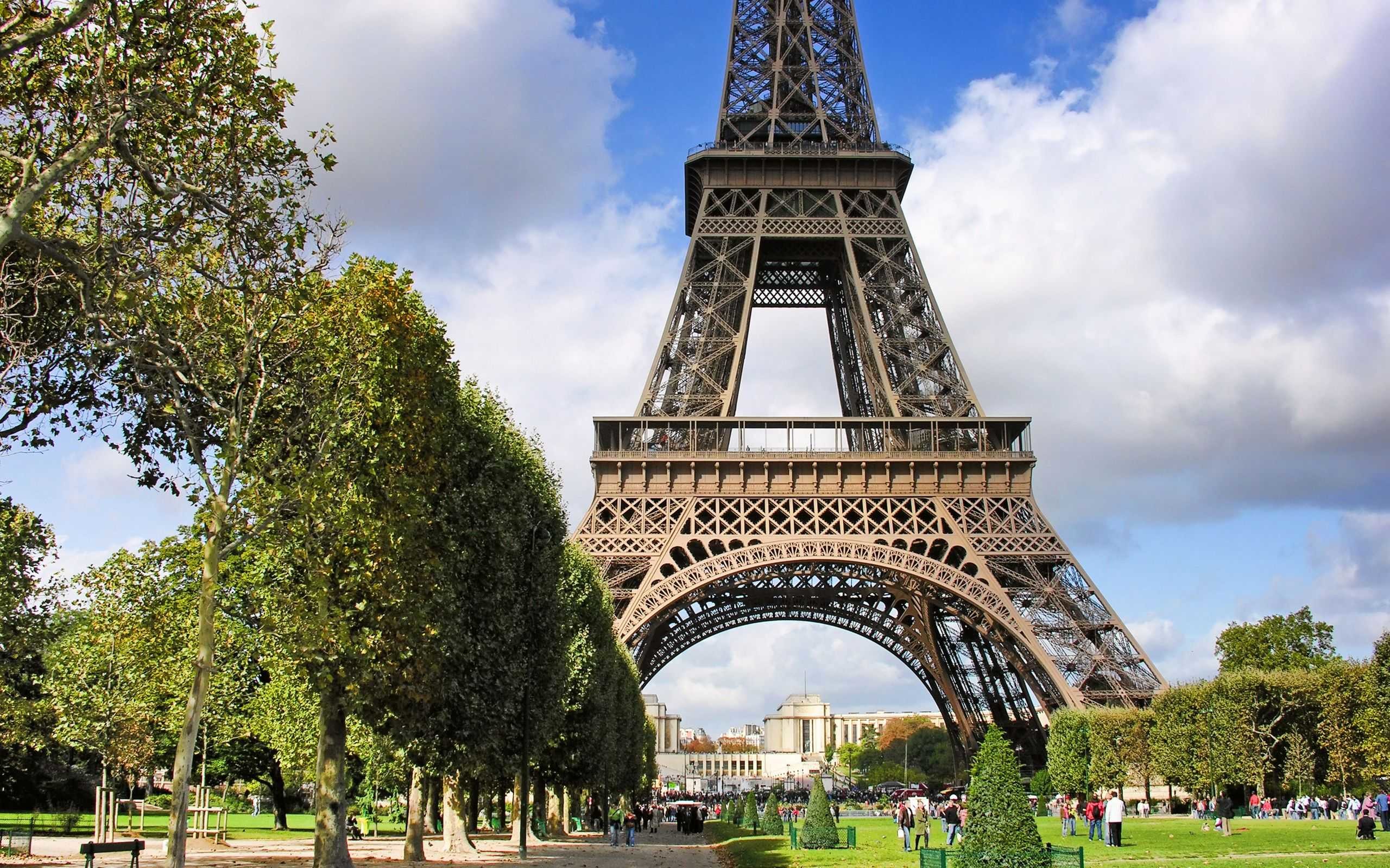 2560x1600 Beneath the Eiffel Tower HD Wallpaper 15 - 2560 X 1600