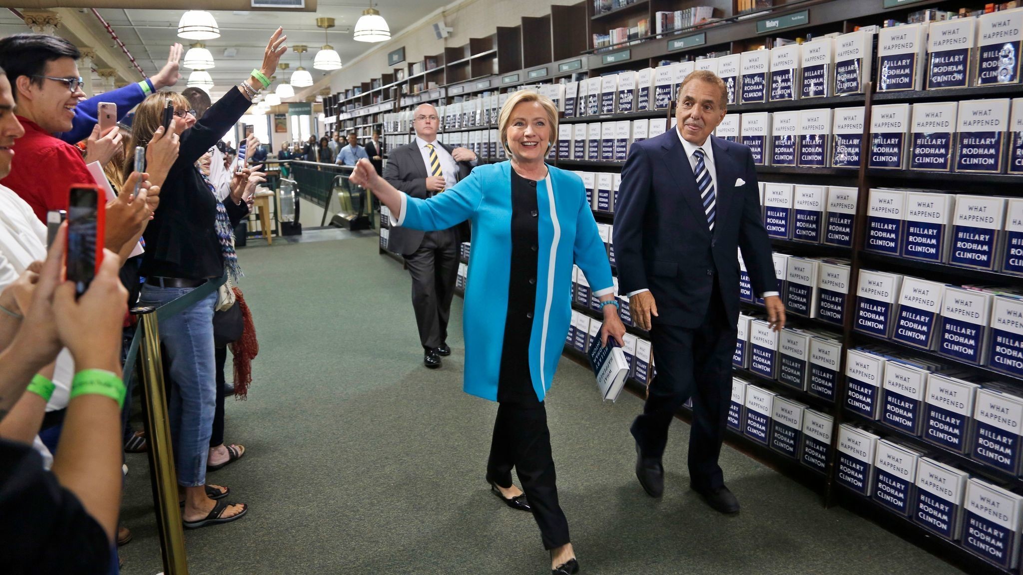 2048x1152 Hillary Clinton, rehashing her loss in a new book, emerges to  less-than-enthusiastic reviews - LA Times