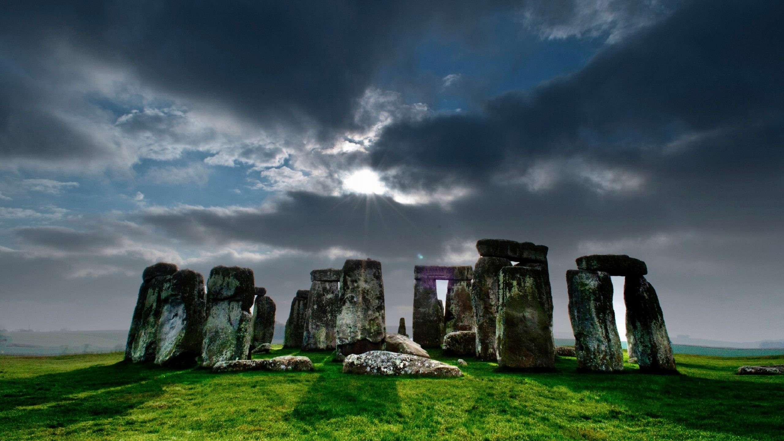 2560x1440 Stonehenge England Wallpaper
