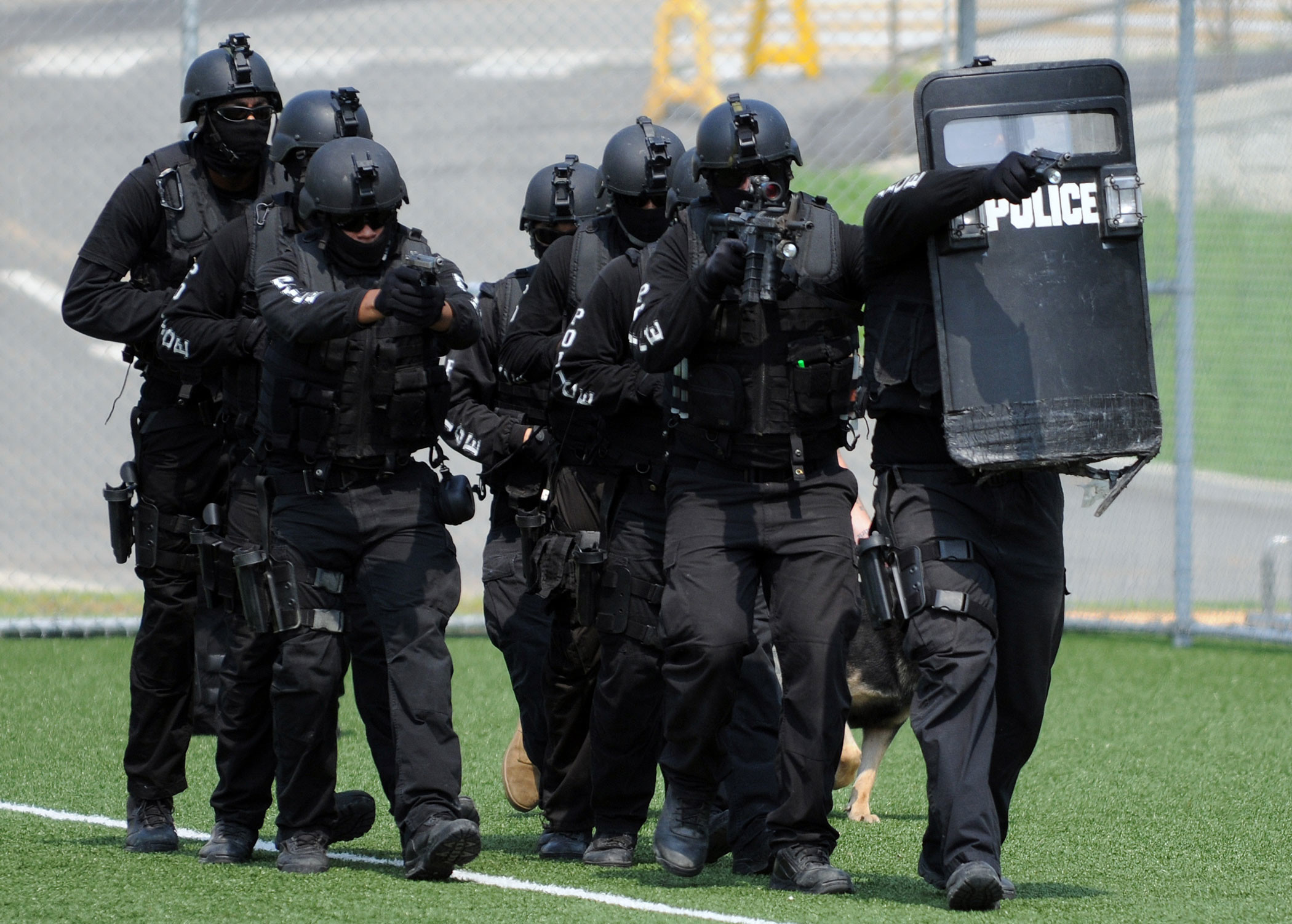 2100x1503 Military Police Special Reaction Team. Photo of a U.S. Army ...