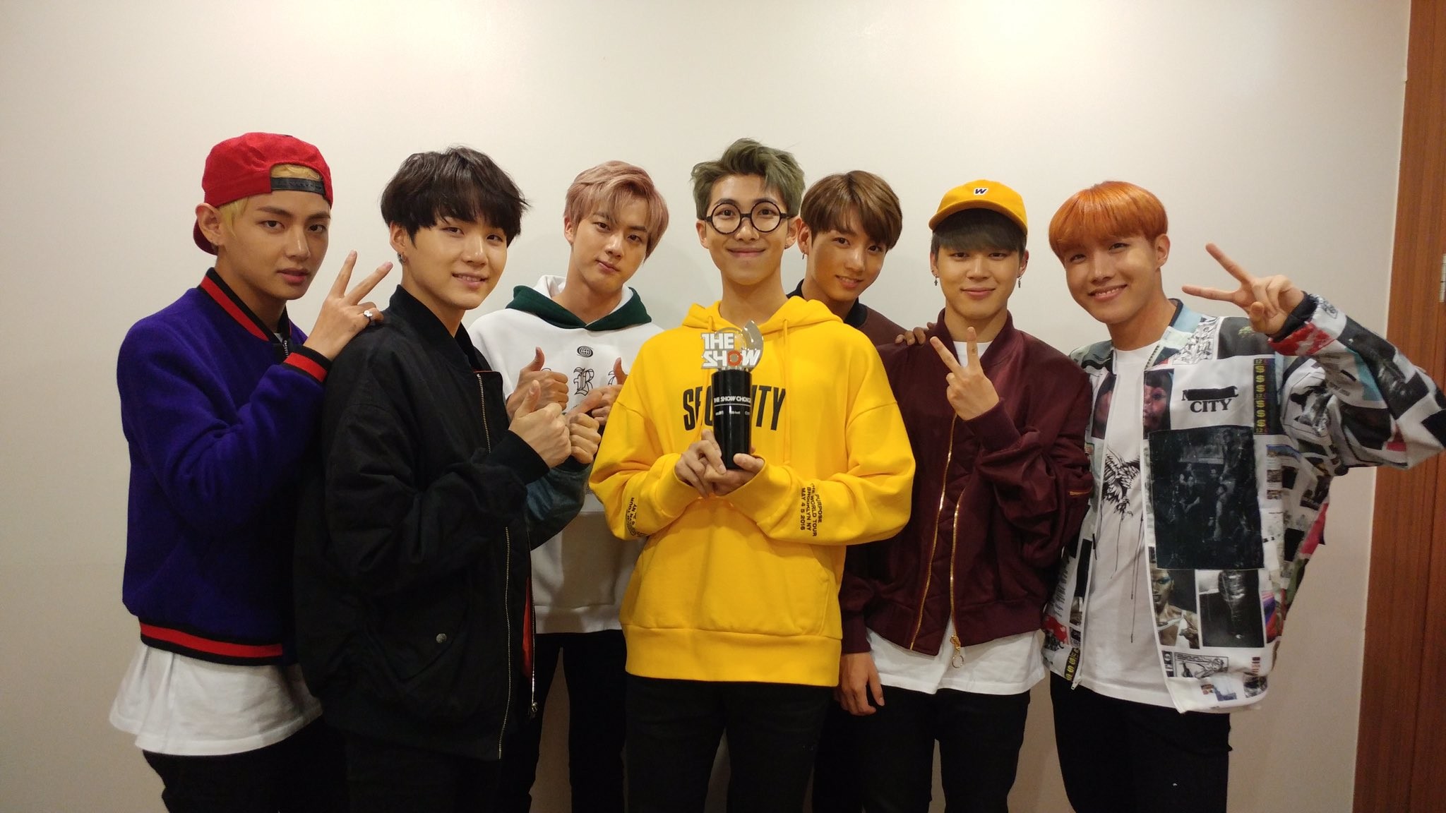 2048x1152 [Picture/Video] BTS at SBS MTV The Show [161025]