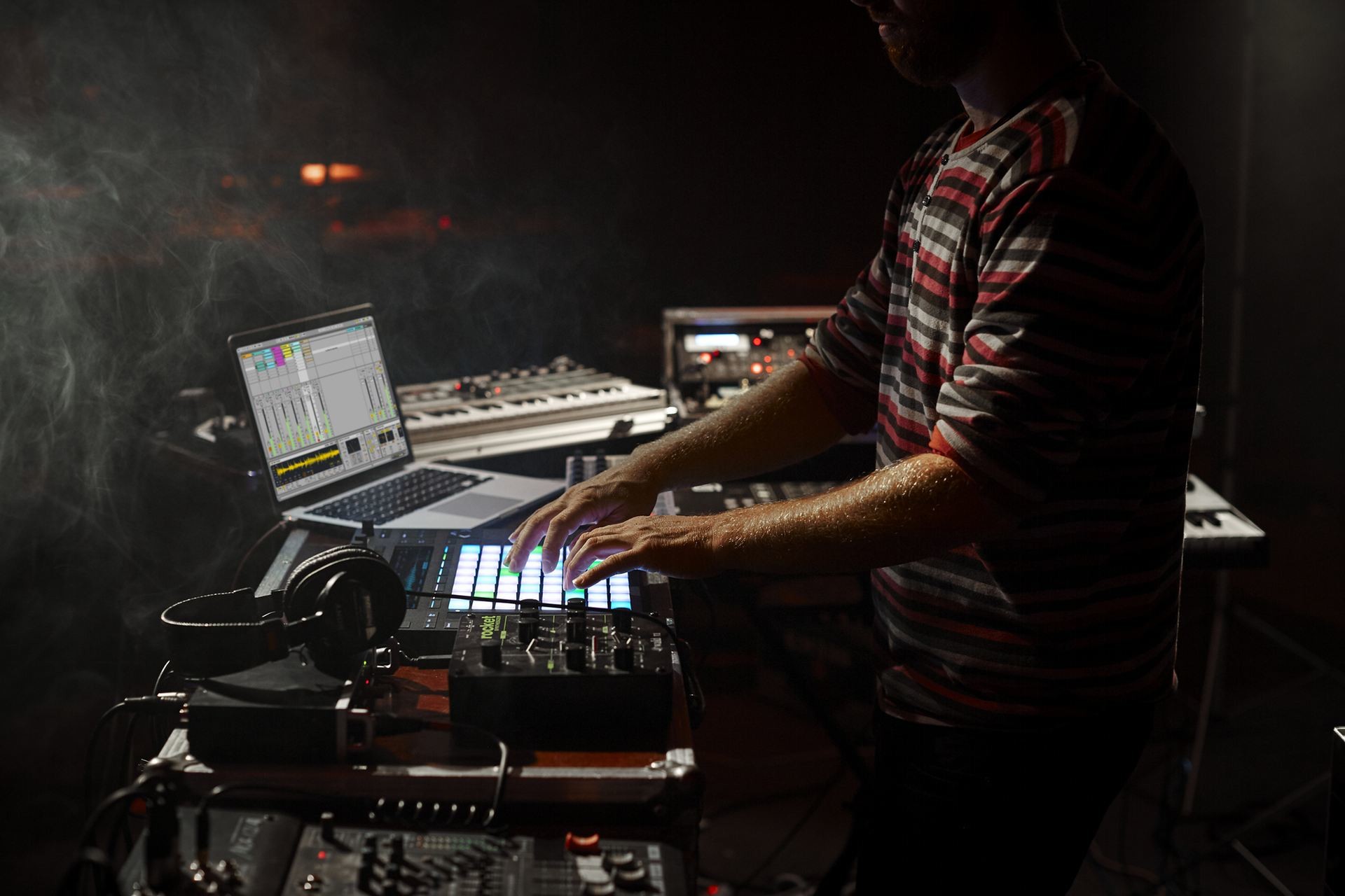 1920x1280 The Ableton Push 2 controller is available for US$799, and Ableton Live 9.5  is available as a free update for existing users. Check the Ableton website  for ...