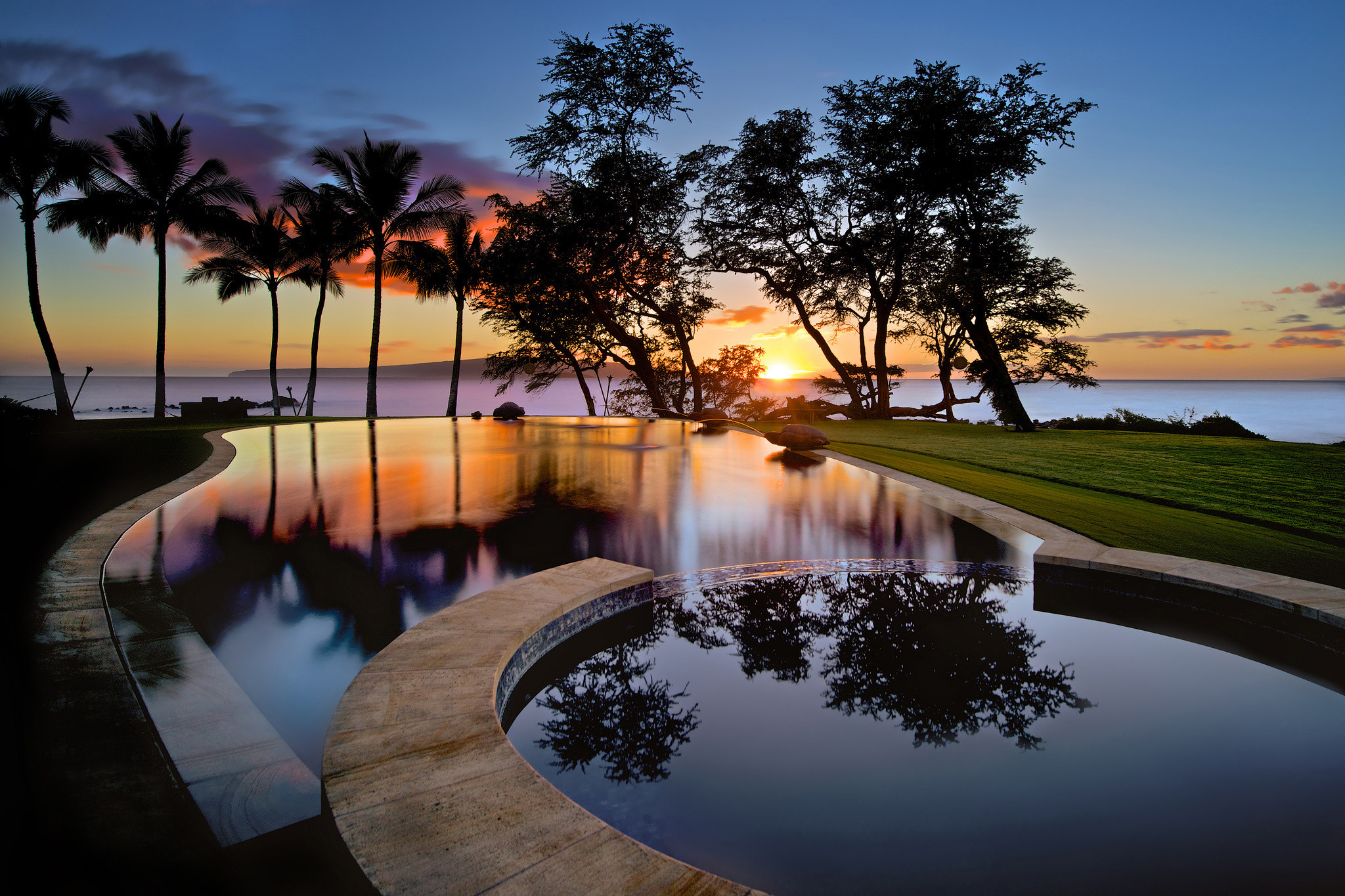 2048x1365 USA, Hawaii, island, Maui, Wailea, sunset, pool, reflection,