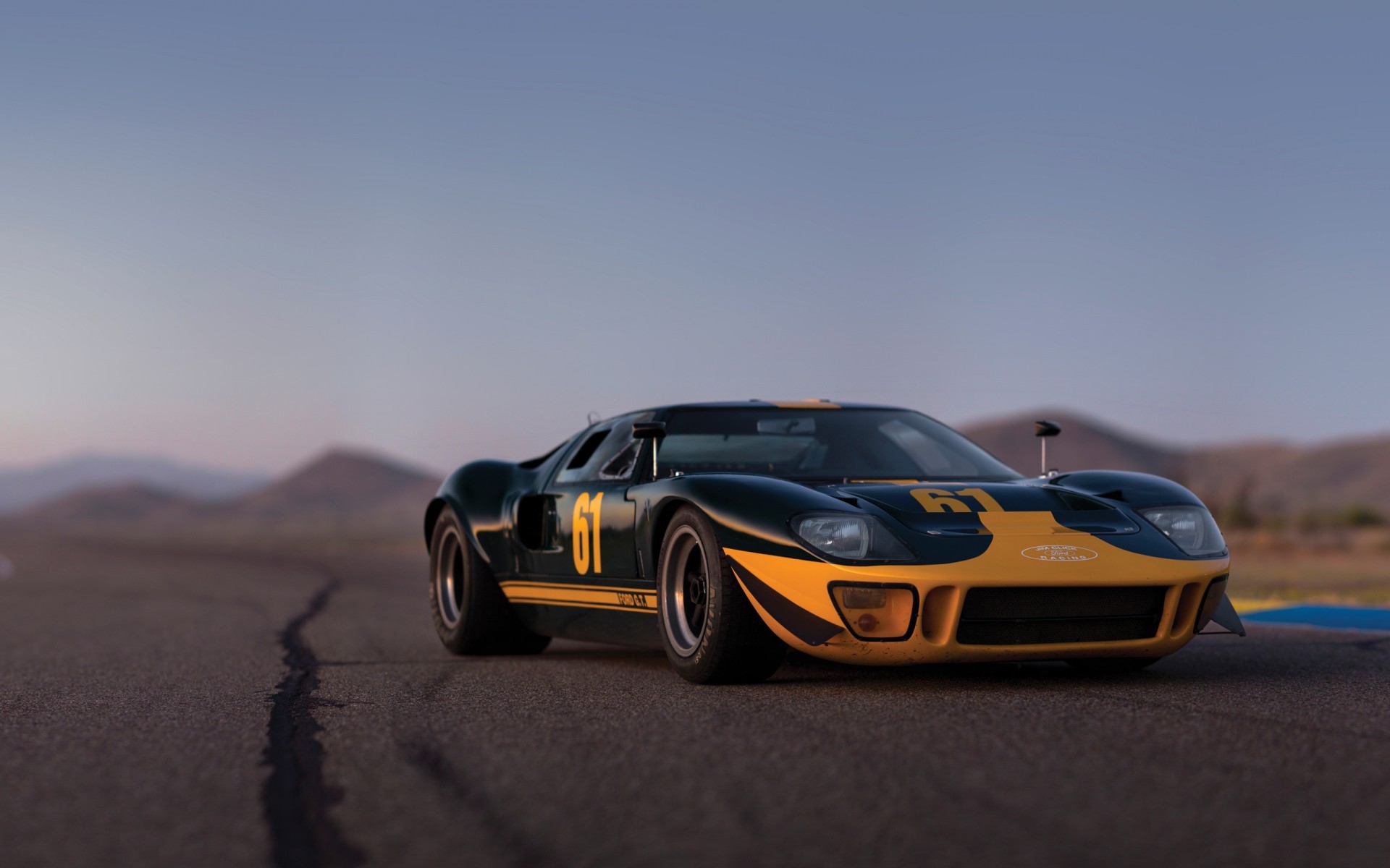 1920x1200 Ford's GT40 Racing Car