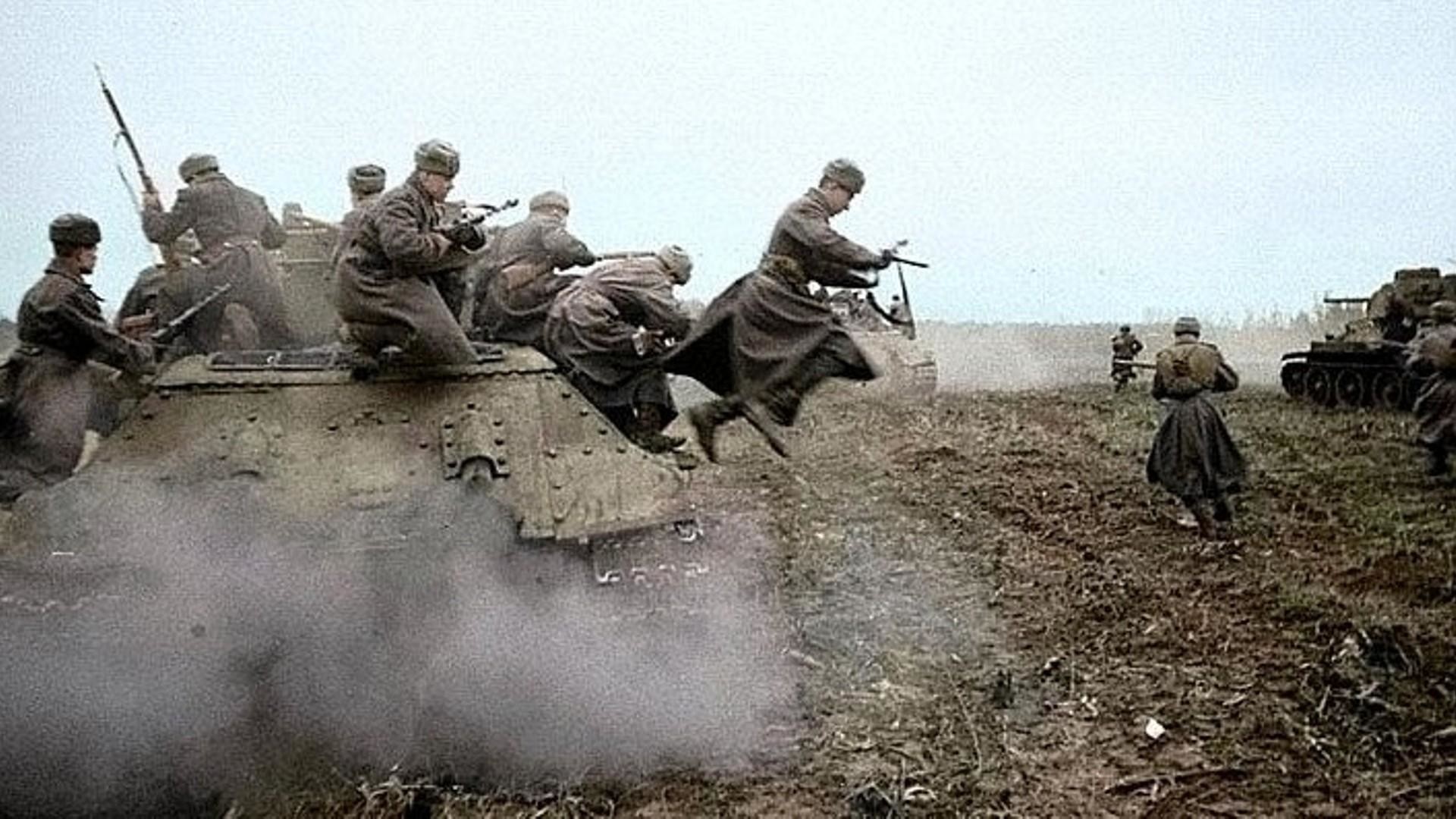 1920x1080 T34 Tank Riding Infantry