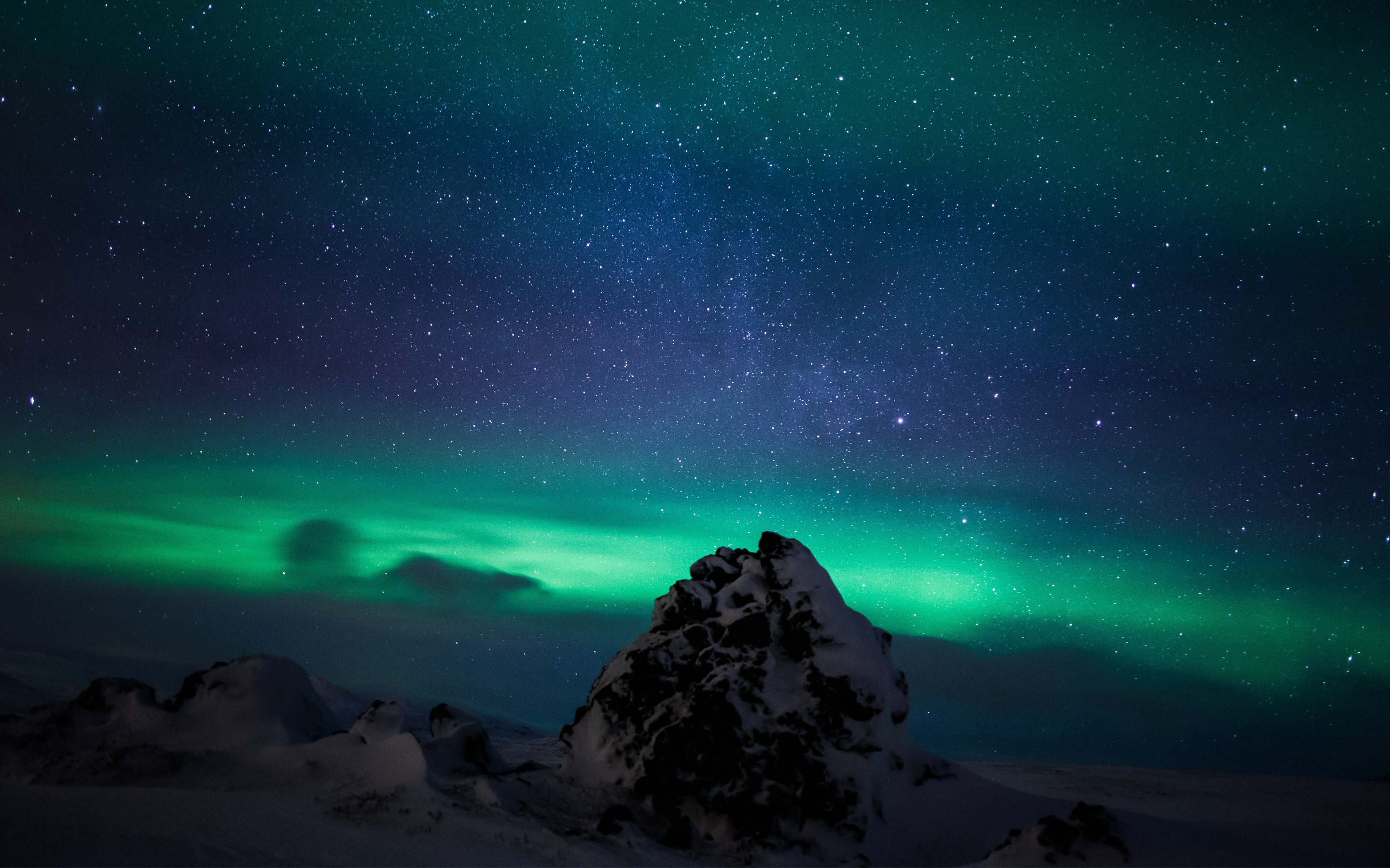 2880x1800 Northern Lights Iceland Aurora Borealis Wallpaper