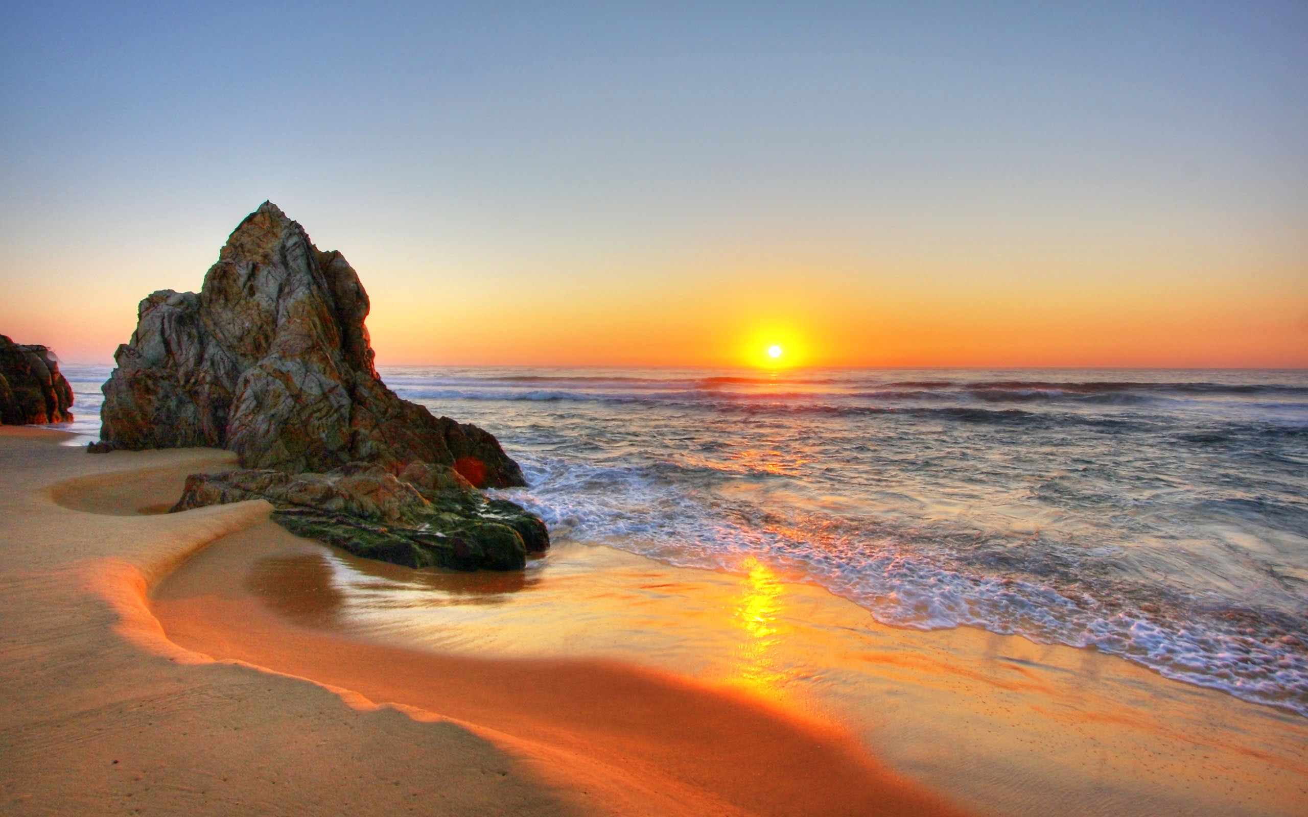 2560x1600 ... The inspiring view of sunrise on Tathra Beach, Australia