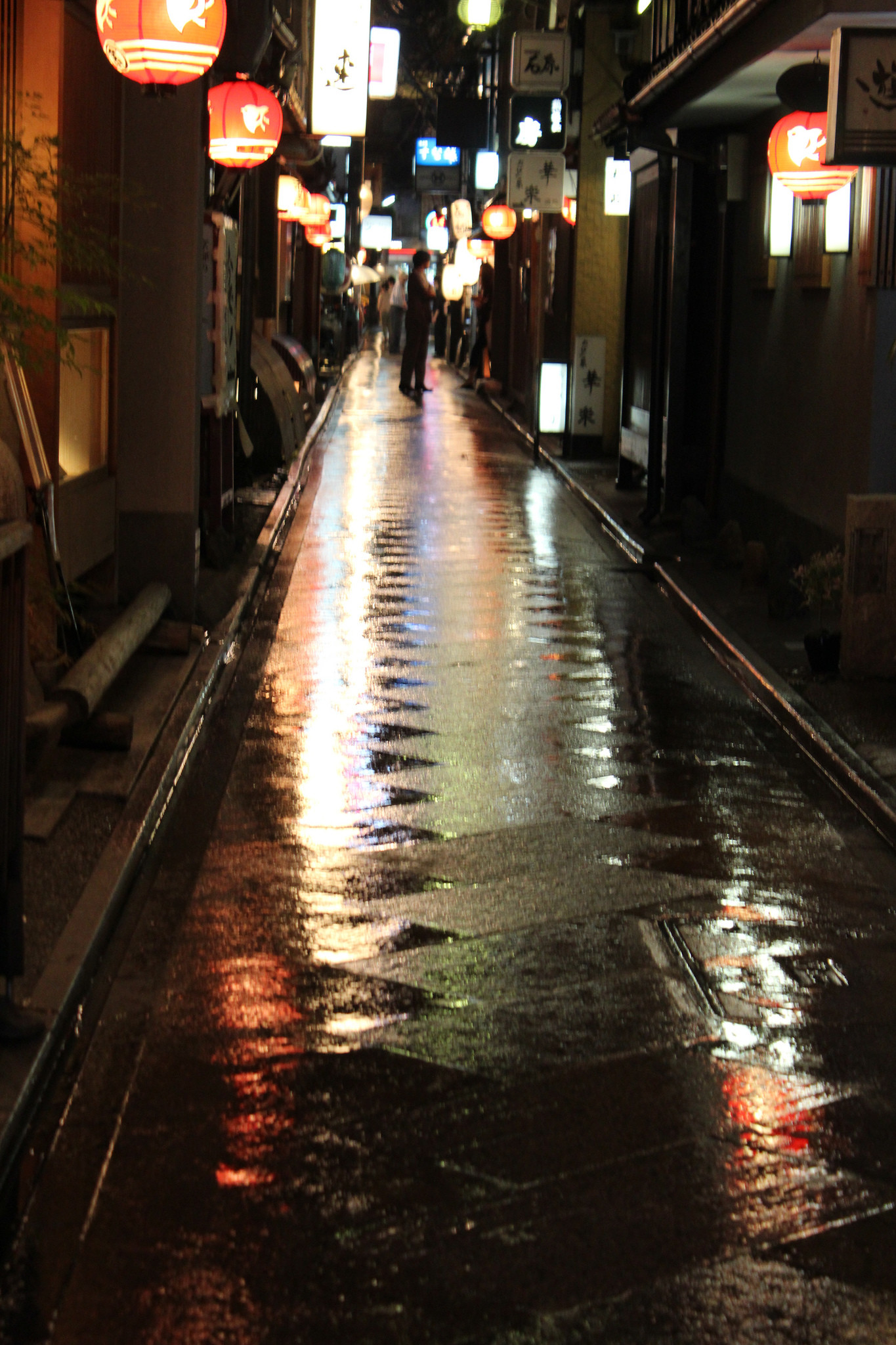 1365x2048 Kyoto Street #Street #Alley #Rain #Water #Kyoto #Japan