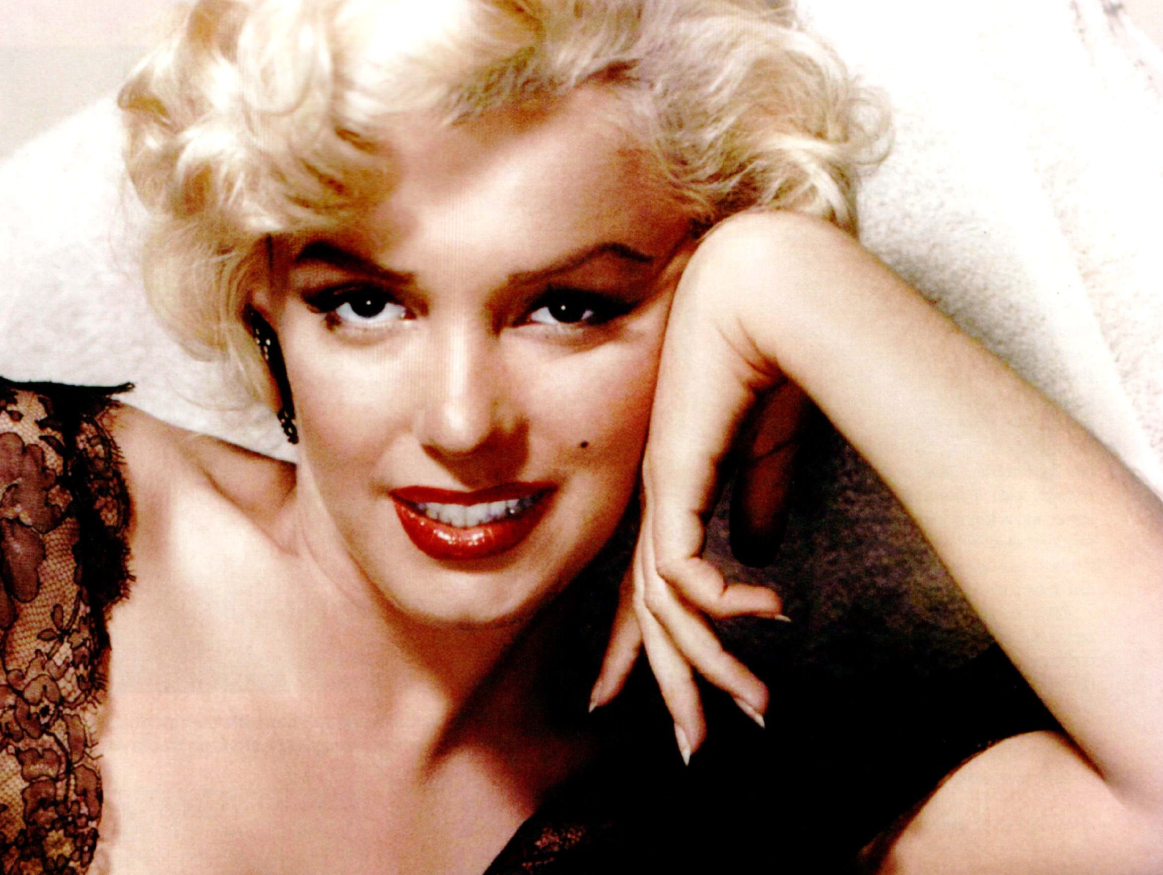2343x1763 Marilyn-Monroe-Wallpapers-HD-desktop-backgrounds.jpg