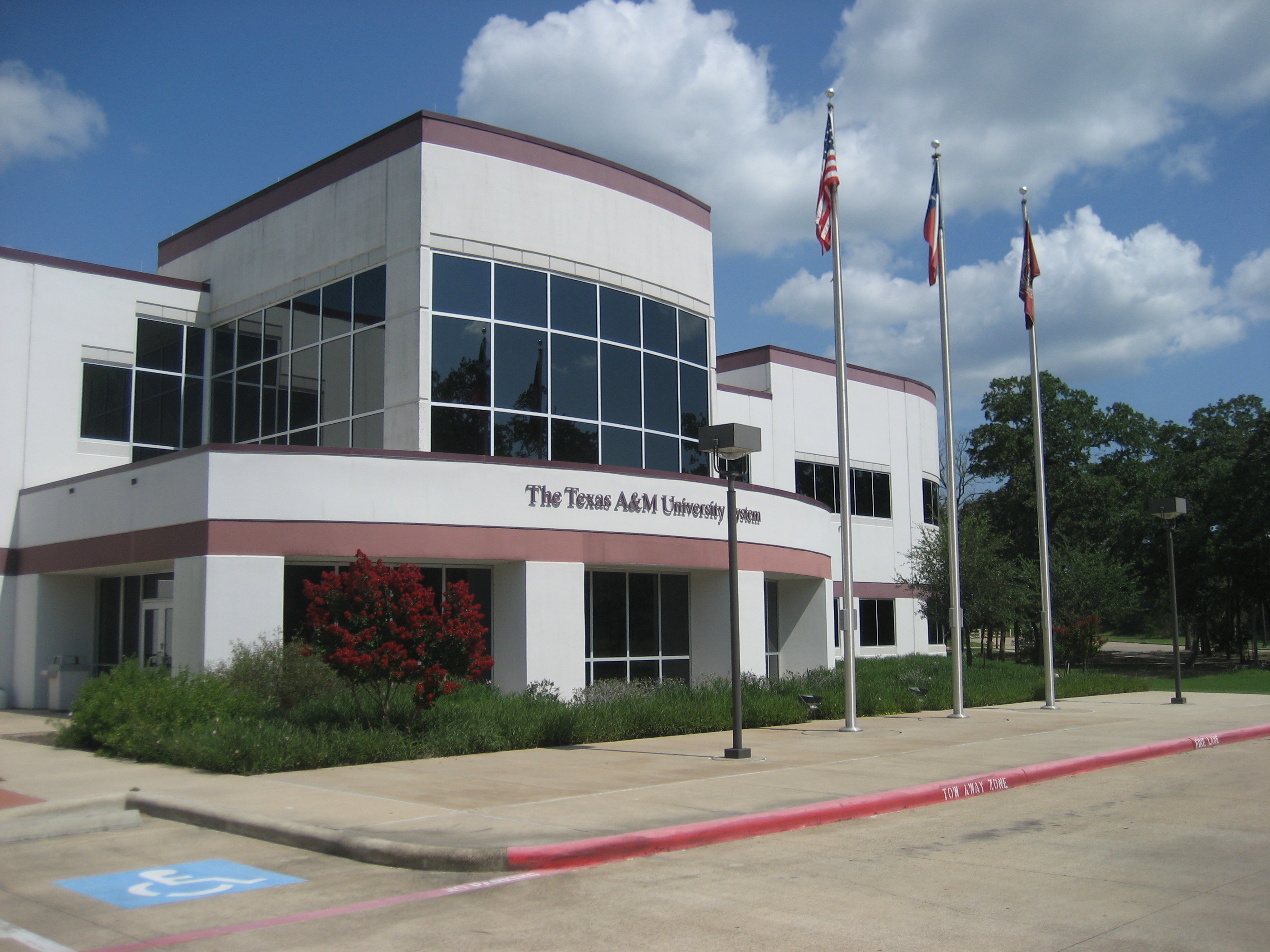 2816x2112 Texas A&M University System Building