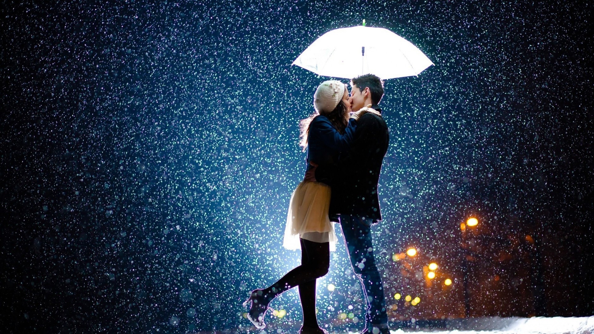 1920x1080 Preview wallpaper couple, love, kiss, snow, umbrella 