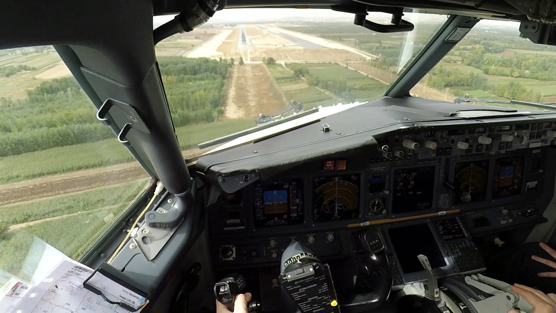 1920x1080 Boeing 737 cockpit view, visual approach (Full HD)
