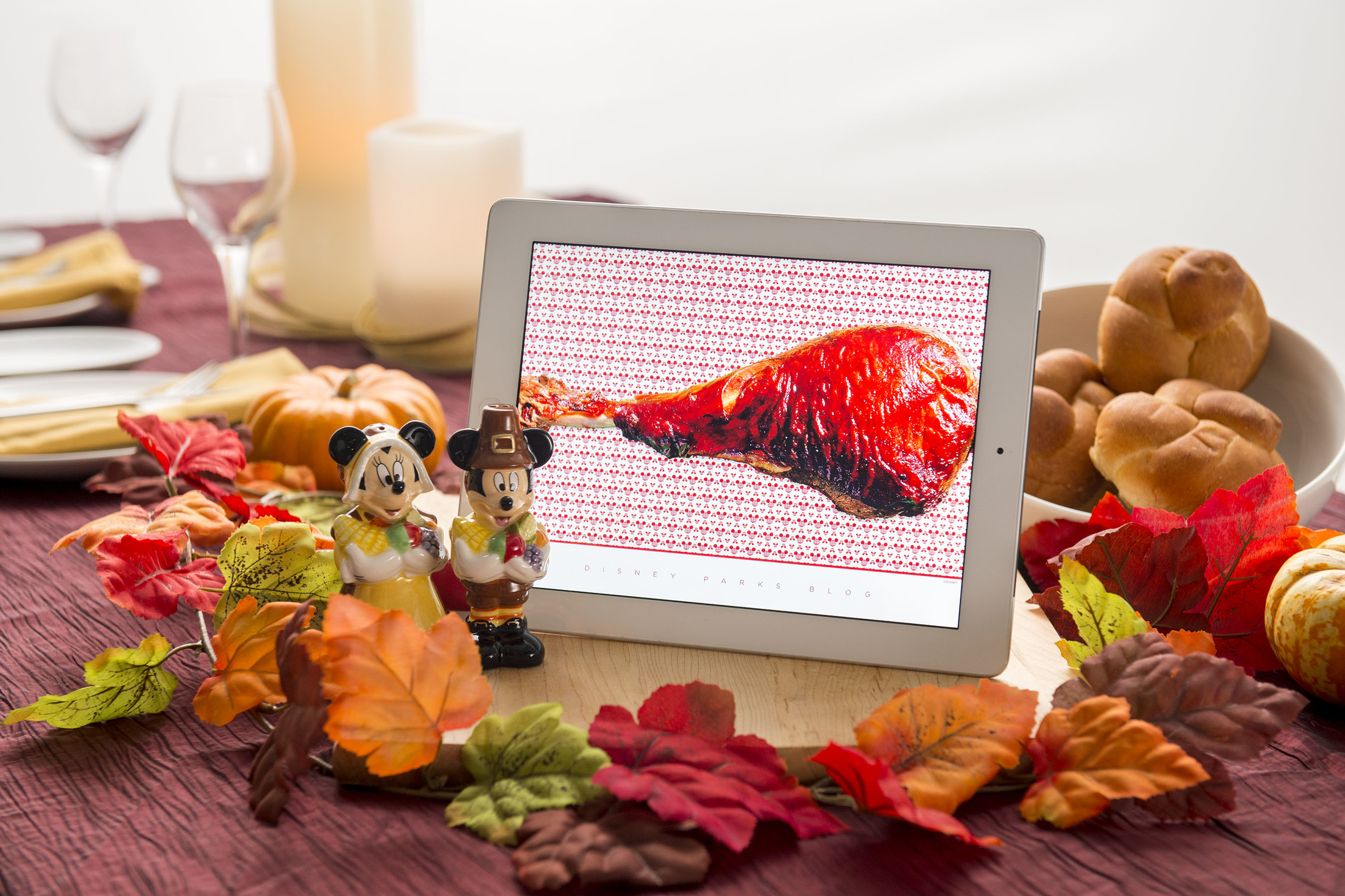 2700x1800 Celebrate Thanksgiving With A Disney Parks Turkey Leg Wallpaper