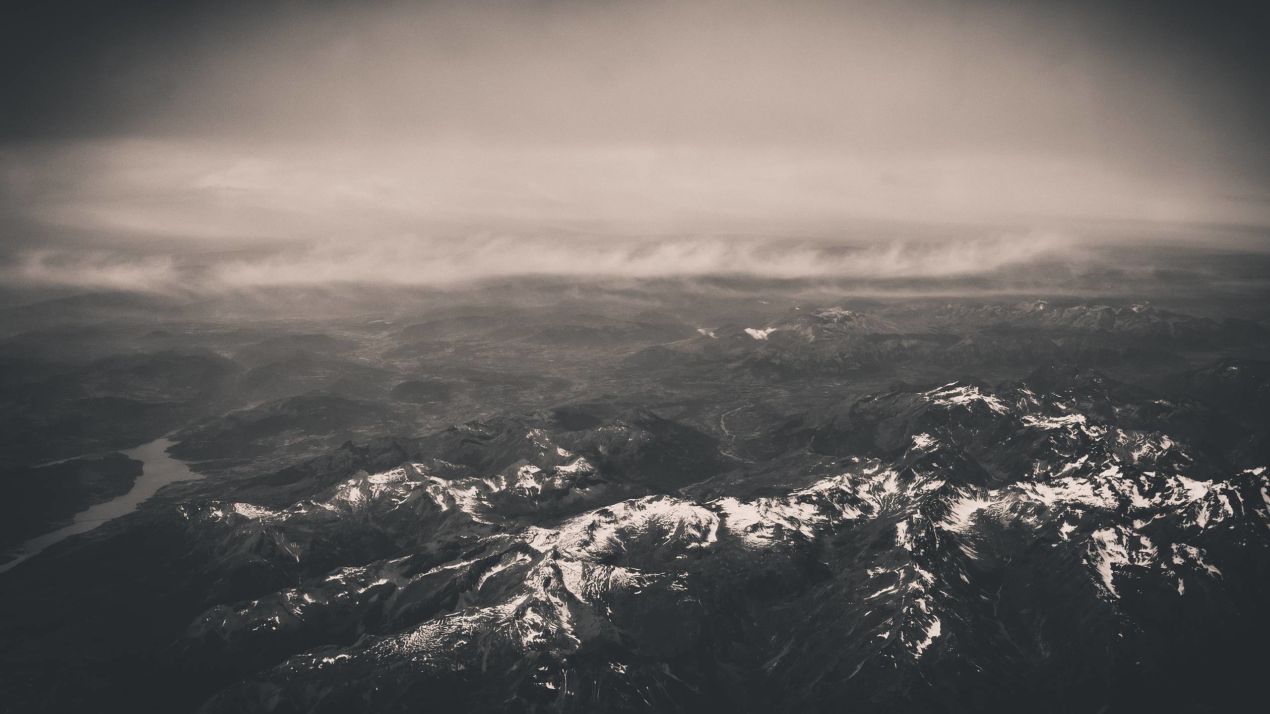 2560x1440 Alps from the air, Black & White