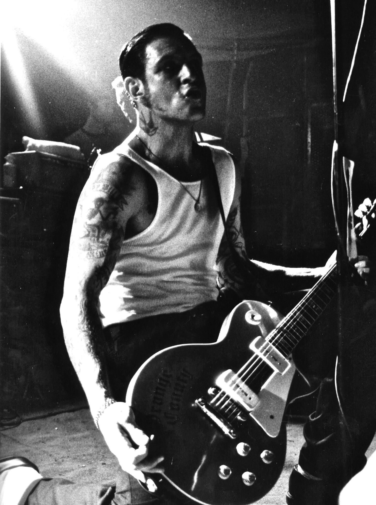 1524x2048 Mike Ness of Social Distortion at The Garage Club in 1996